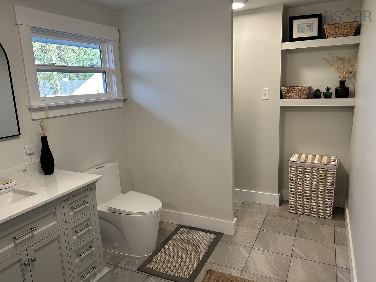 $995,000.00: 35 LONGWORTH Avenue, Truro
