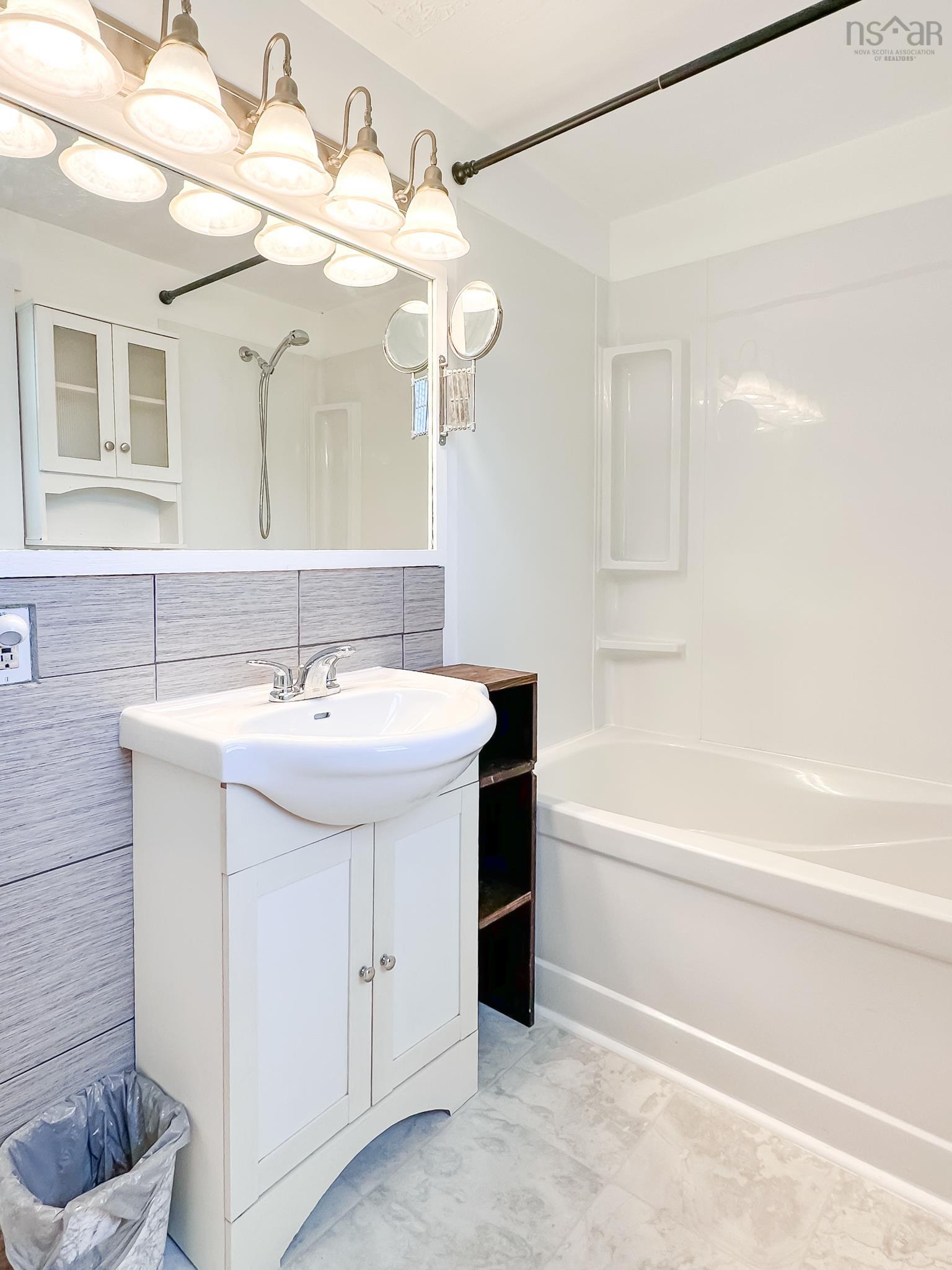 $279,900.00: 211 Oakdene Avenue, North Kentville