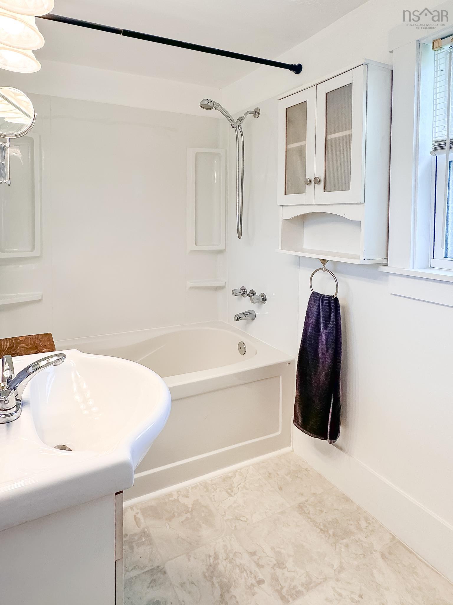 $279,900.00: 211 Oakdene Avenue, North Kentville