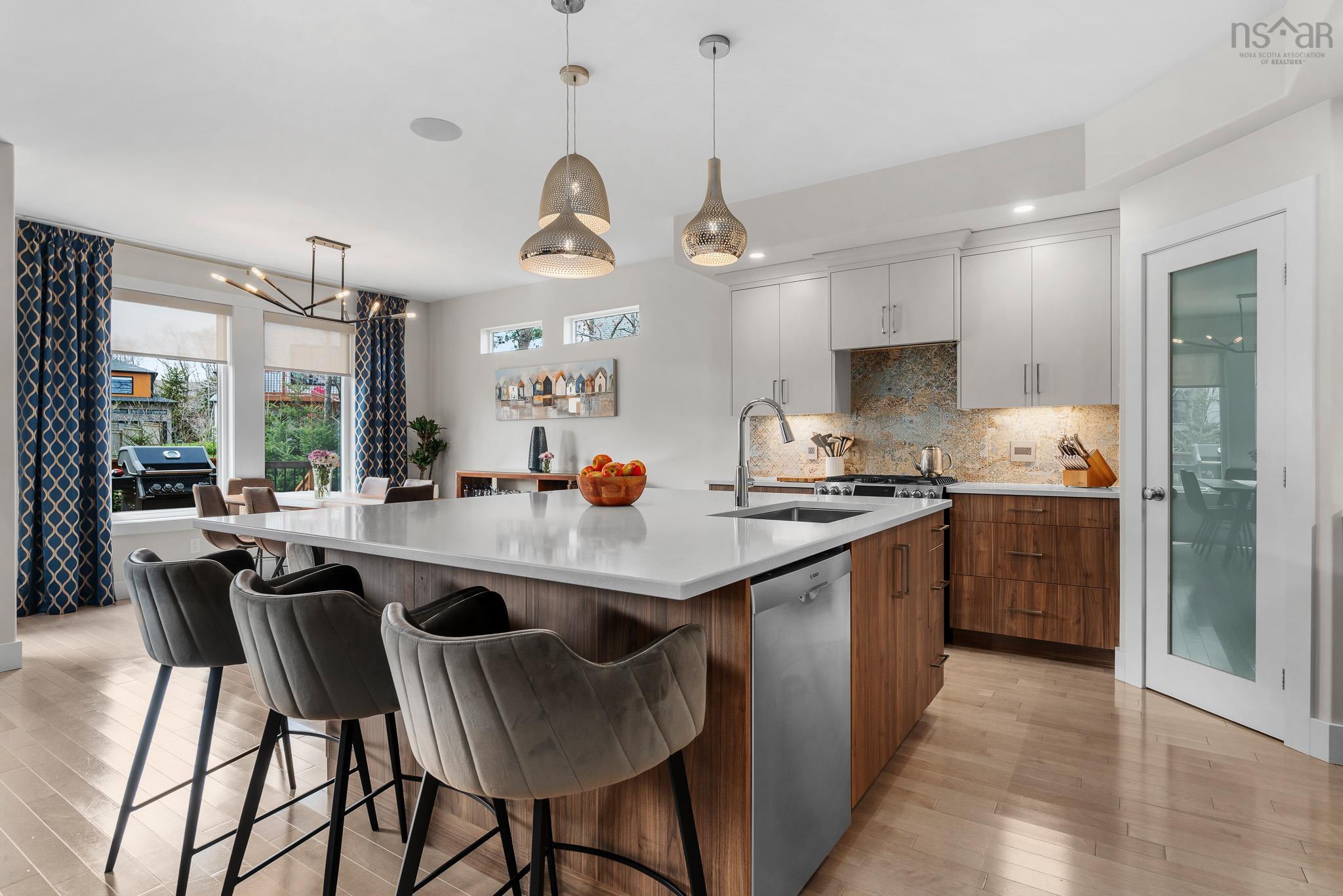 $1,299,900.00: 87 Innsbrook Way, Bedford
