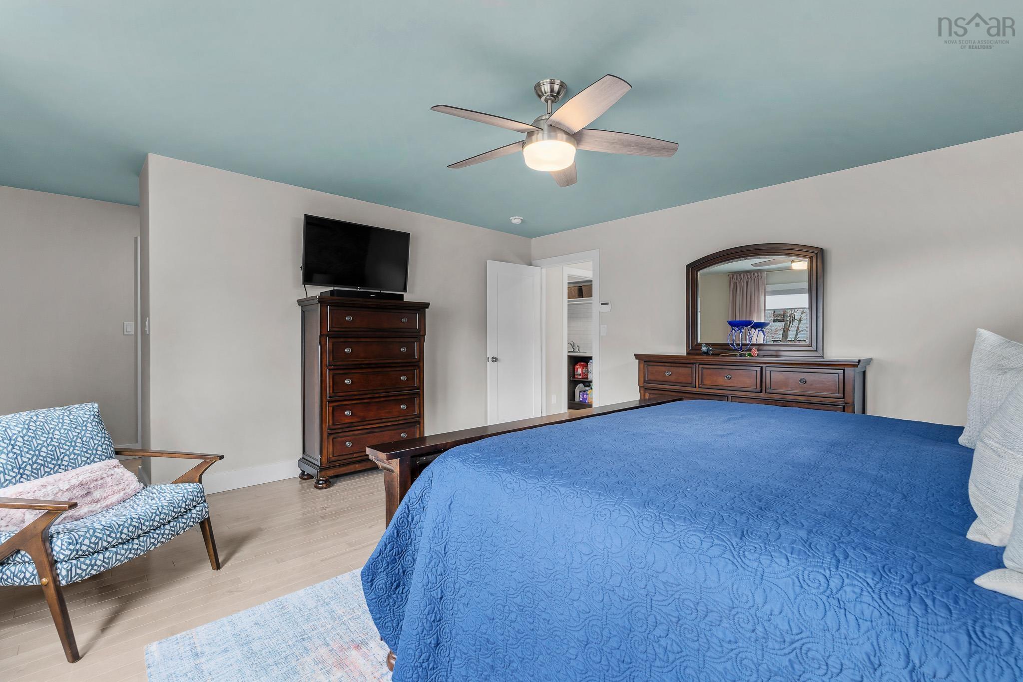 $1,299,900.00: 87 Innsbrook Way, Bedford