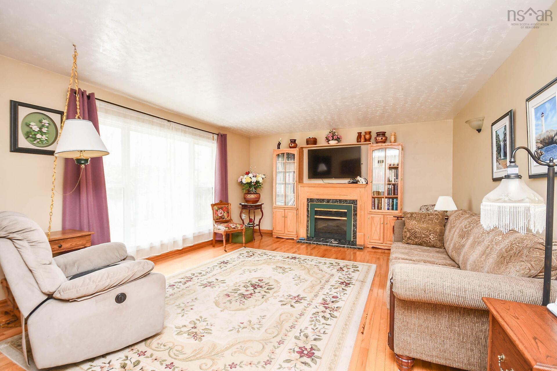 $649,900.00: 50 Station Rd, Kinsac