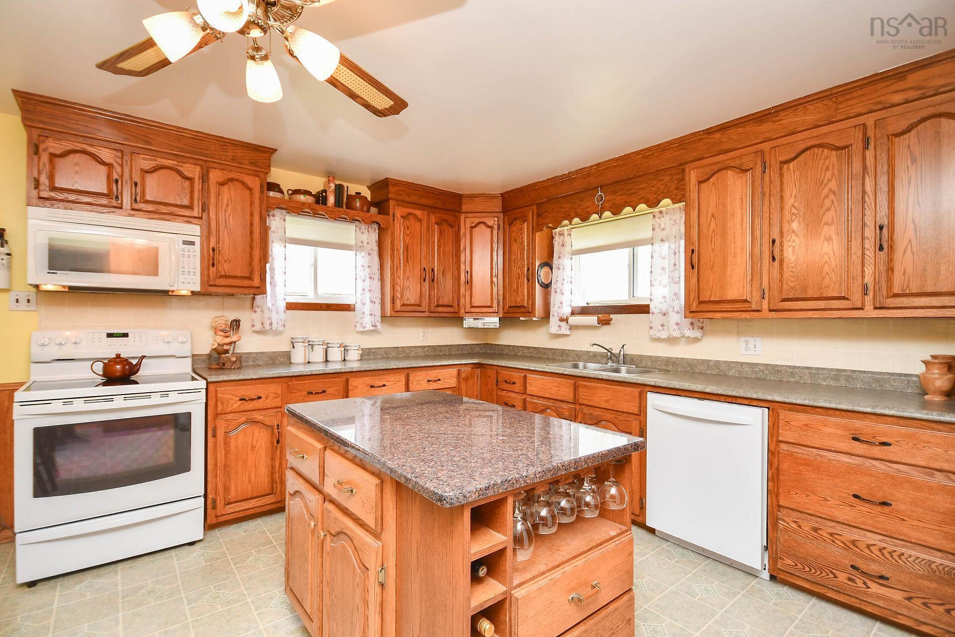 $649,900.00: 50 Station Rd, Kinsac