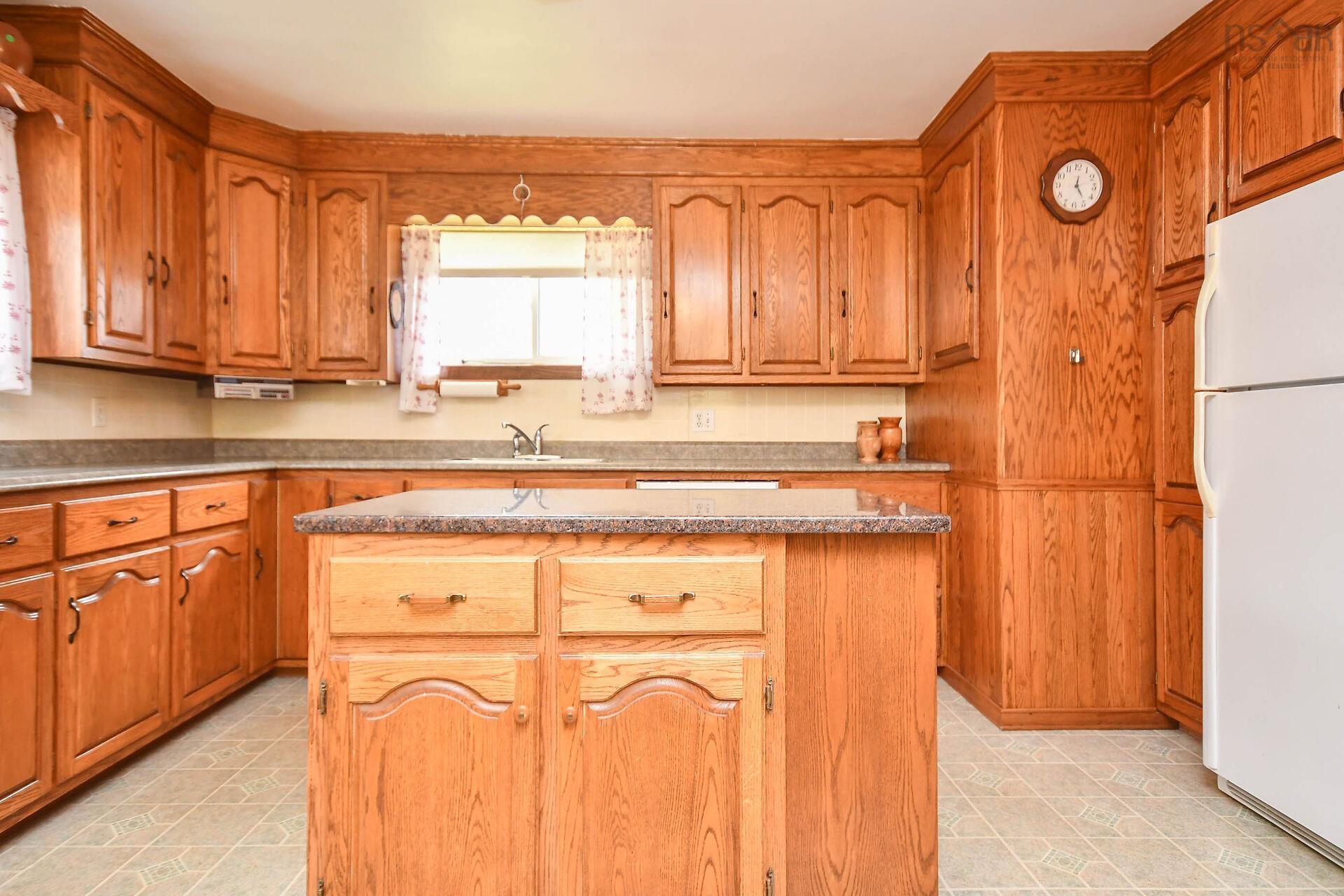 $649,900.00: 50 Station Rd, Kinsac
