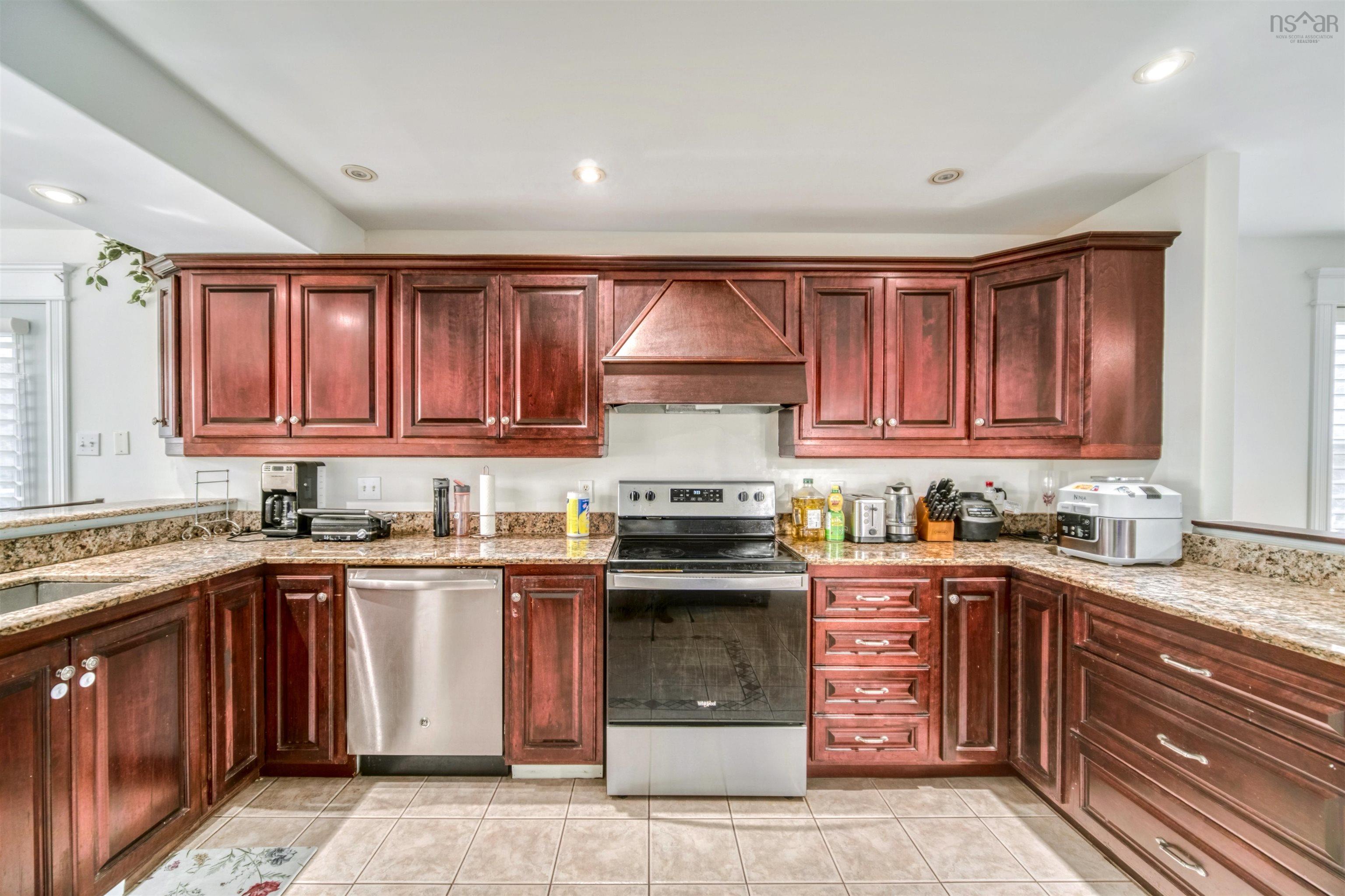 $875,000.00: 16 Bellbrook Crescent, Dartmouth
