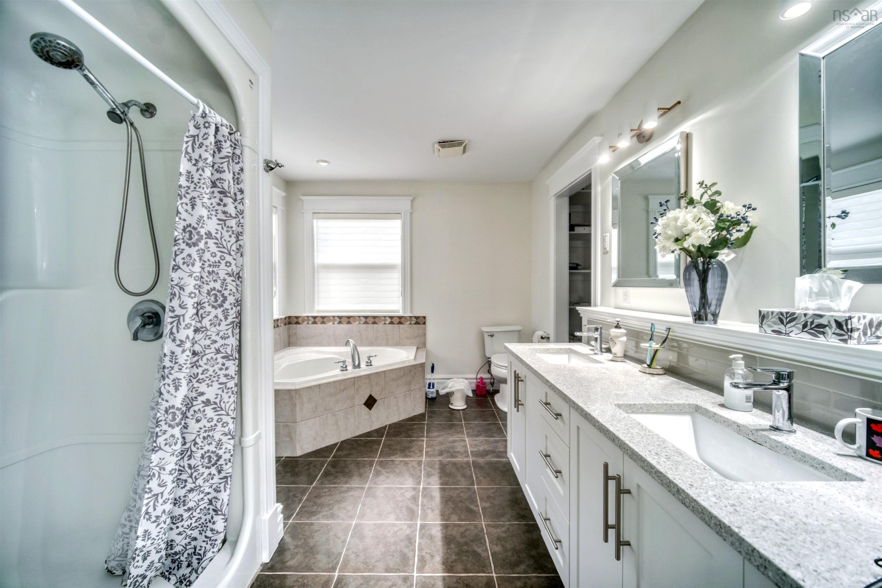 $875,000.00: 16 Bellbrook Crescent, Dartmouth