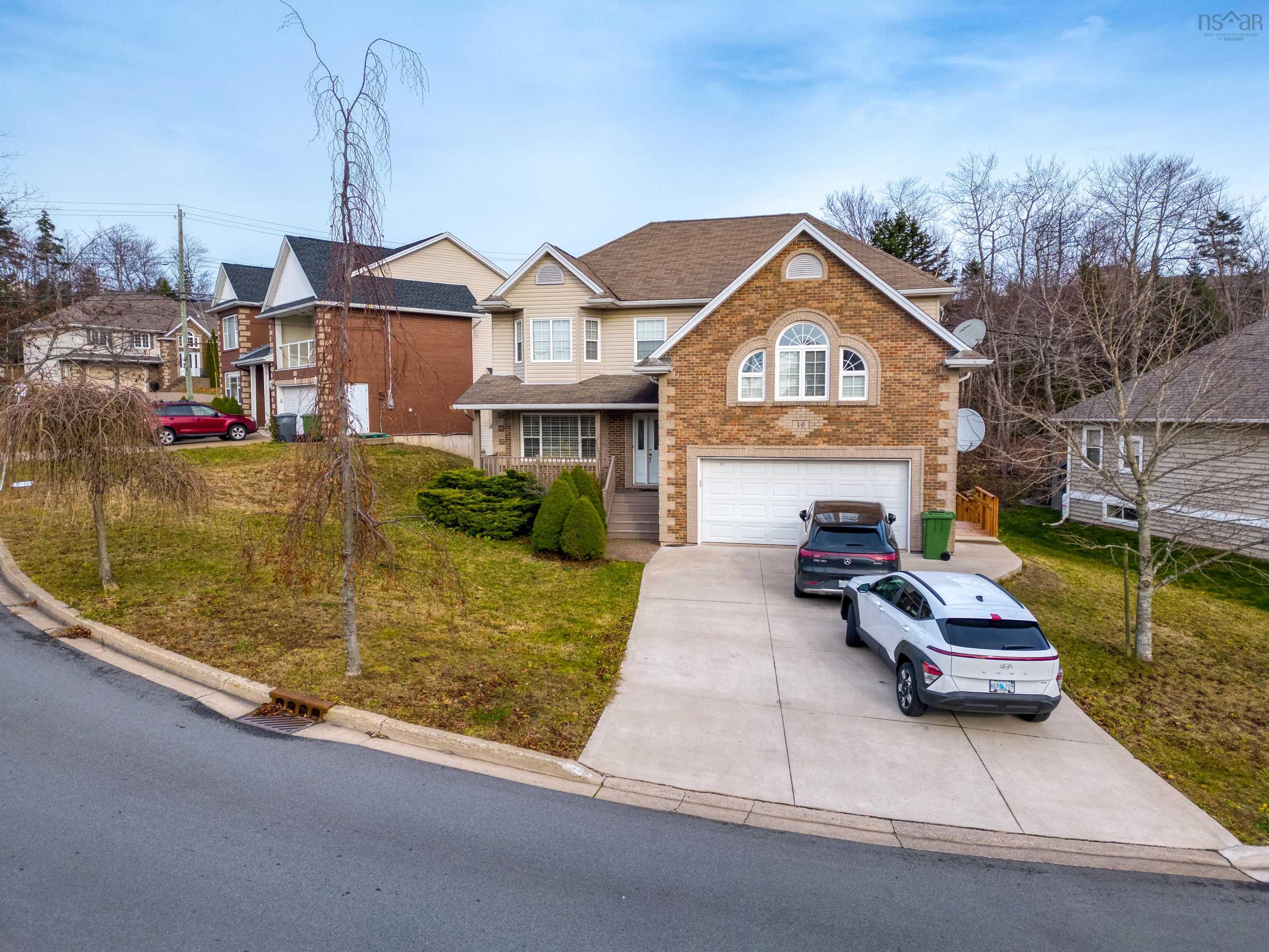 $875,000.00: 16 Bellbrook Crescent, Dartmouth