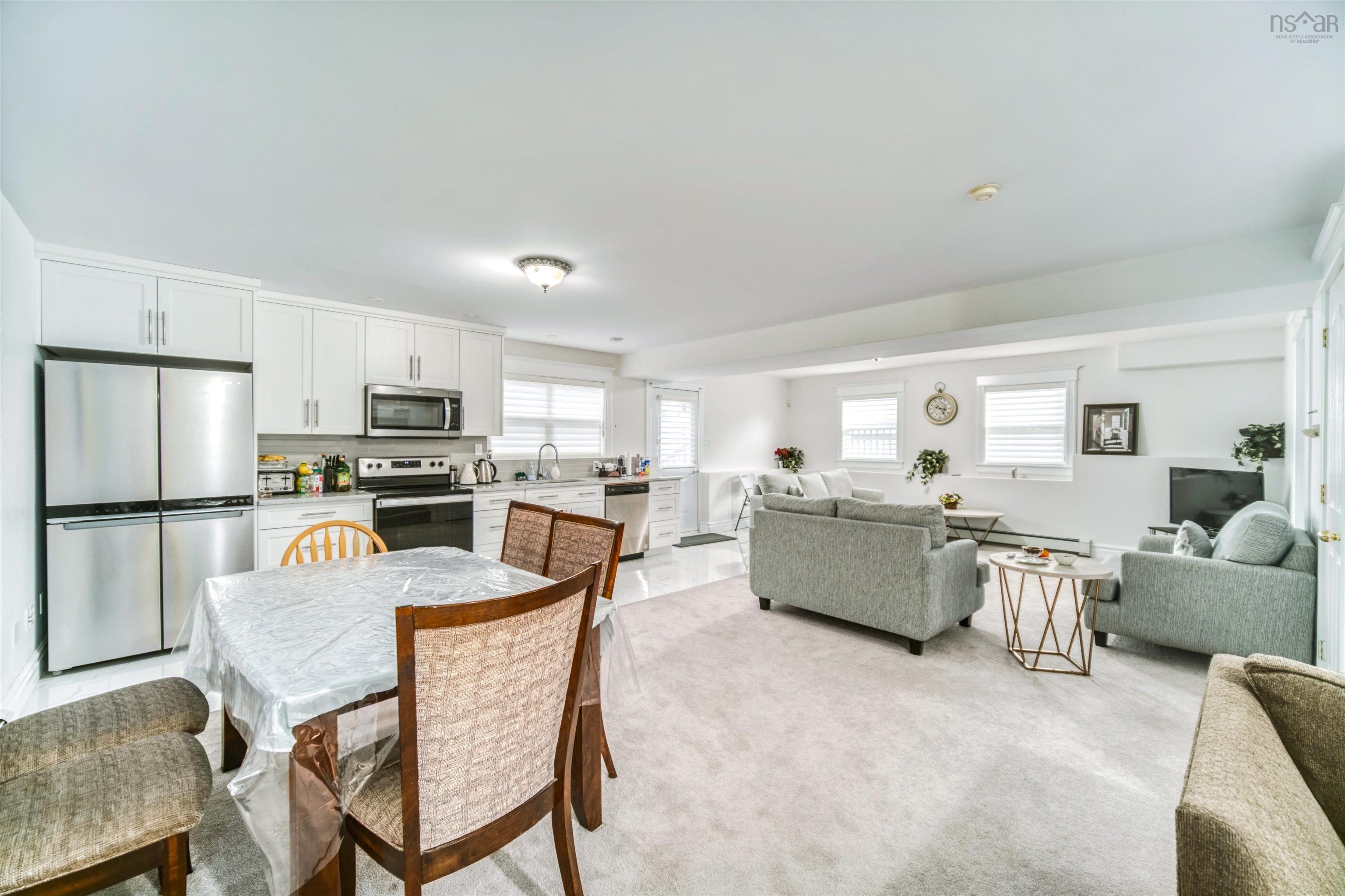 $875,000.00: 16 Bellbrook Crescent, Dartmouth