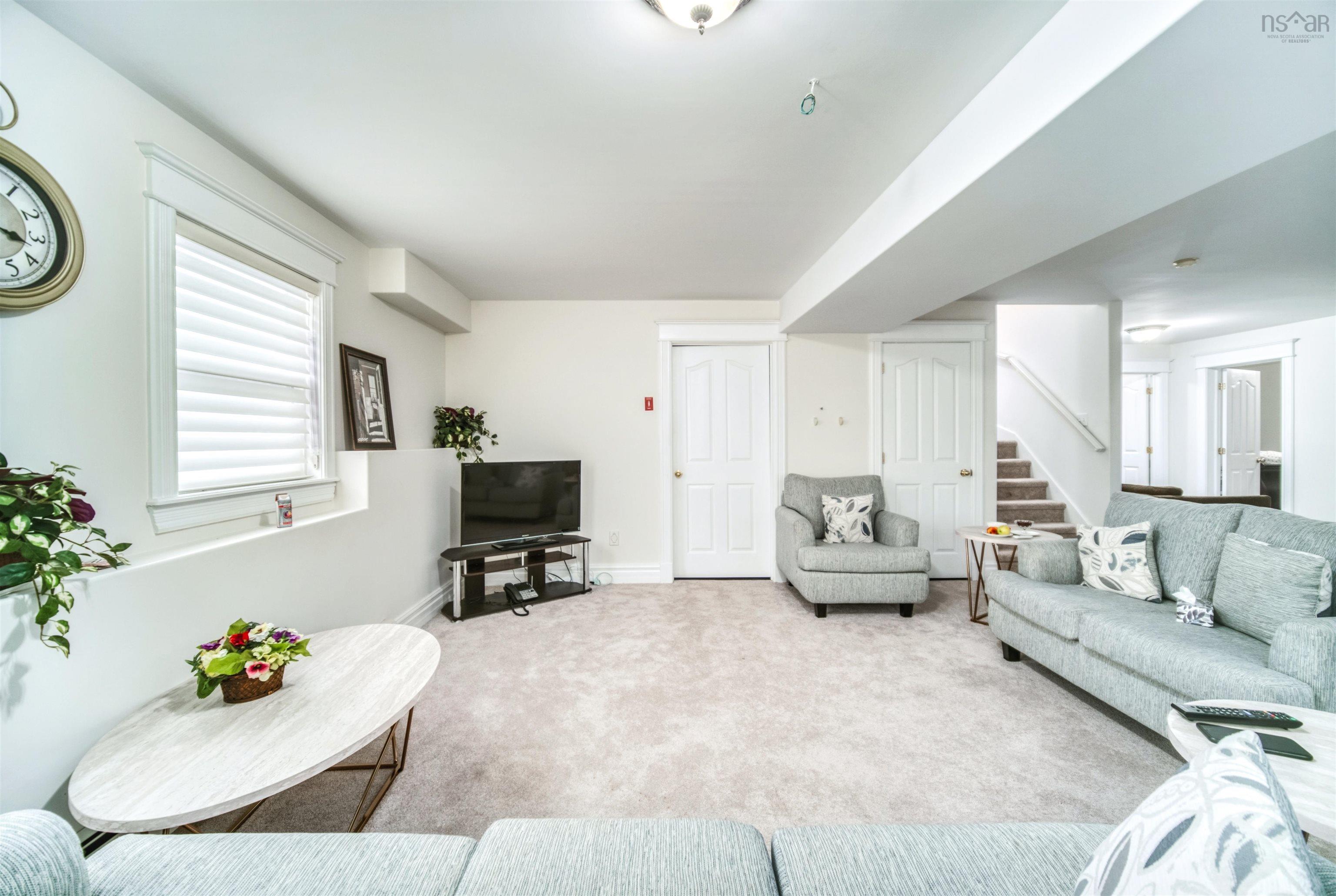 $875,000.00: 16 Bellbrook Crescent, Dartmouth