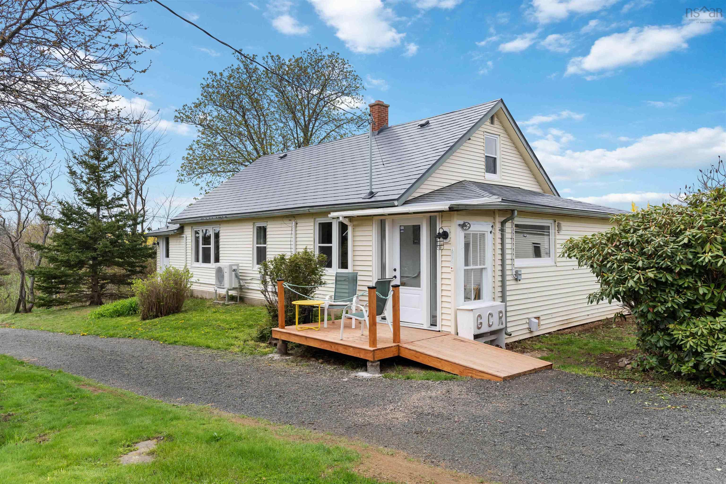 $339,000.00: 1898 Hampton Mountain Road, Hampton