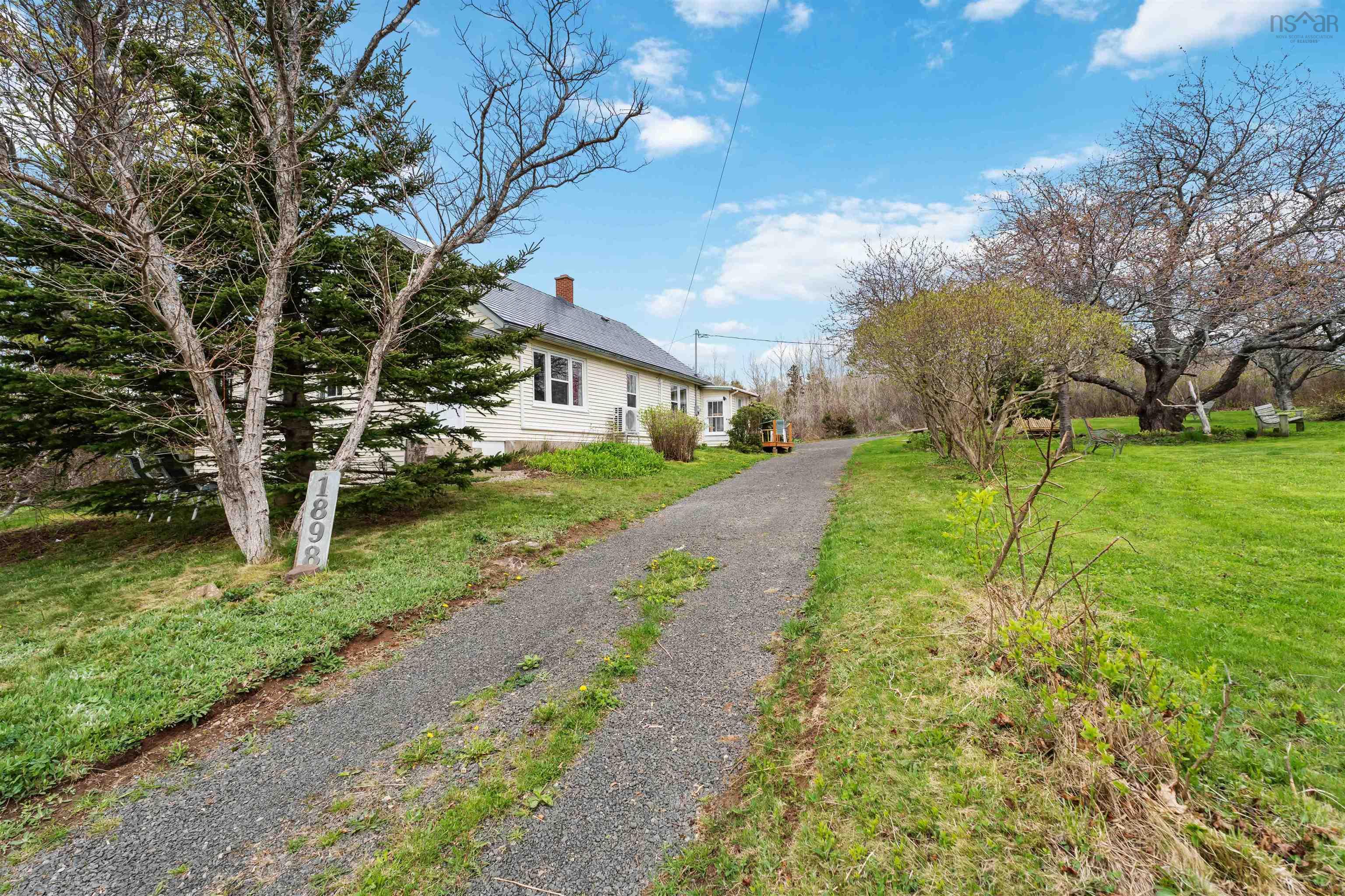$339,000.00: 1898 Hampton Mountain Road, Hampton