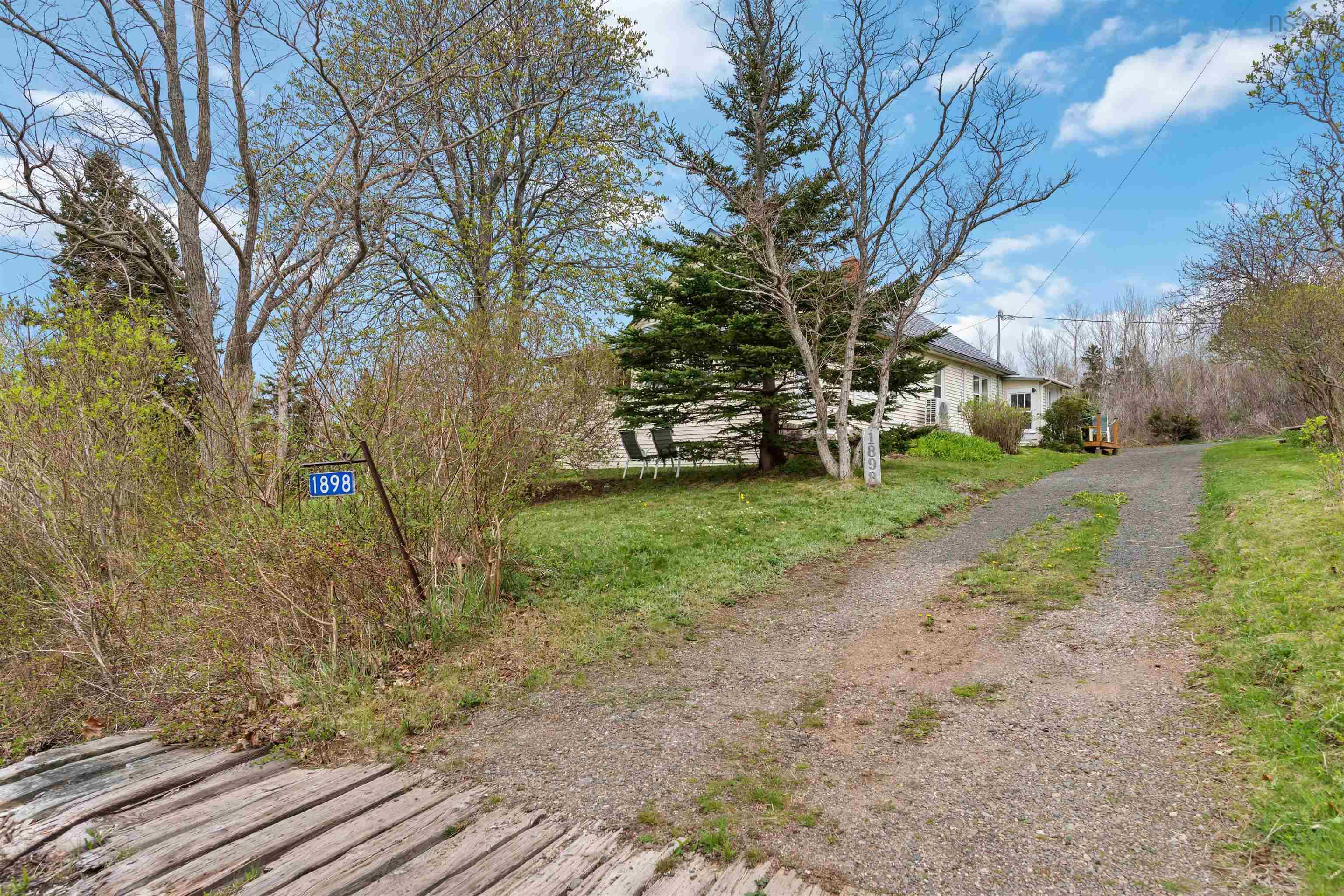 $339,000.00: 1898 Hampton Mountain Road, Hampton