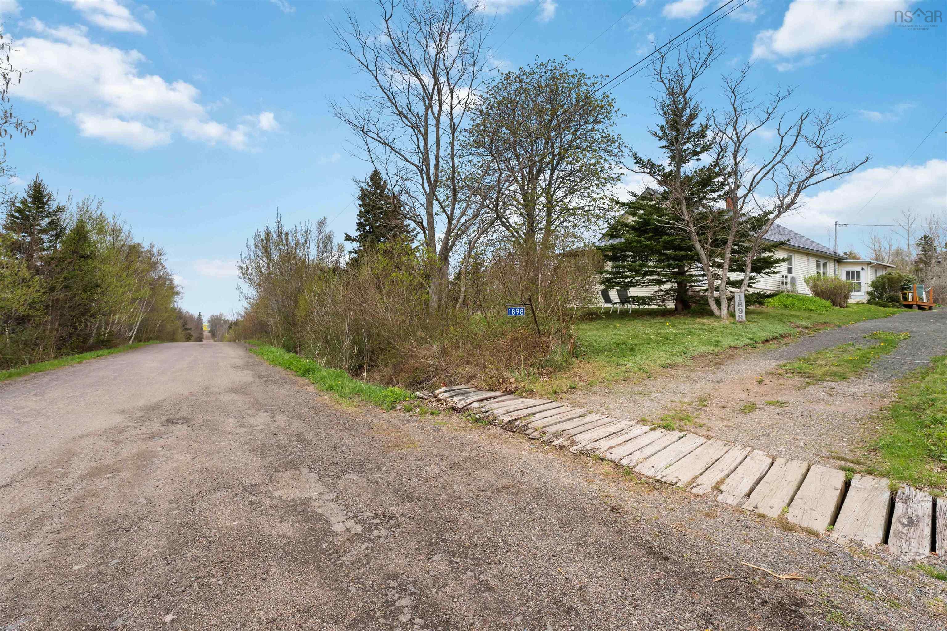$339,000.00: 1898 Hampton Mountain Road, Hampton