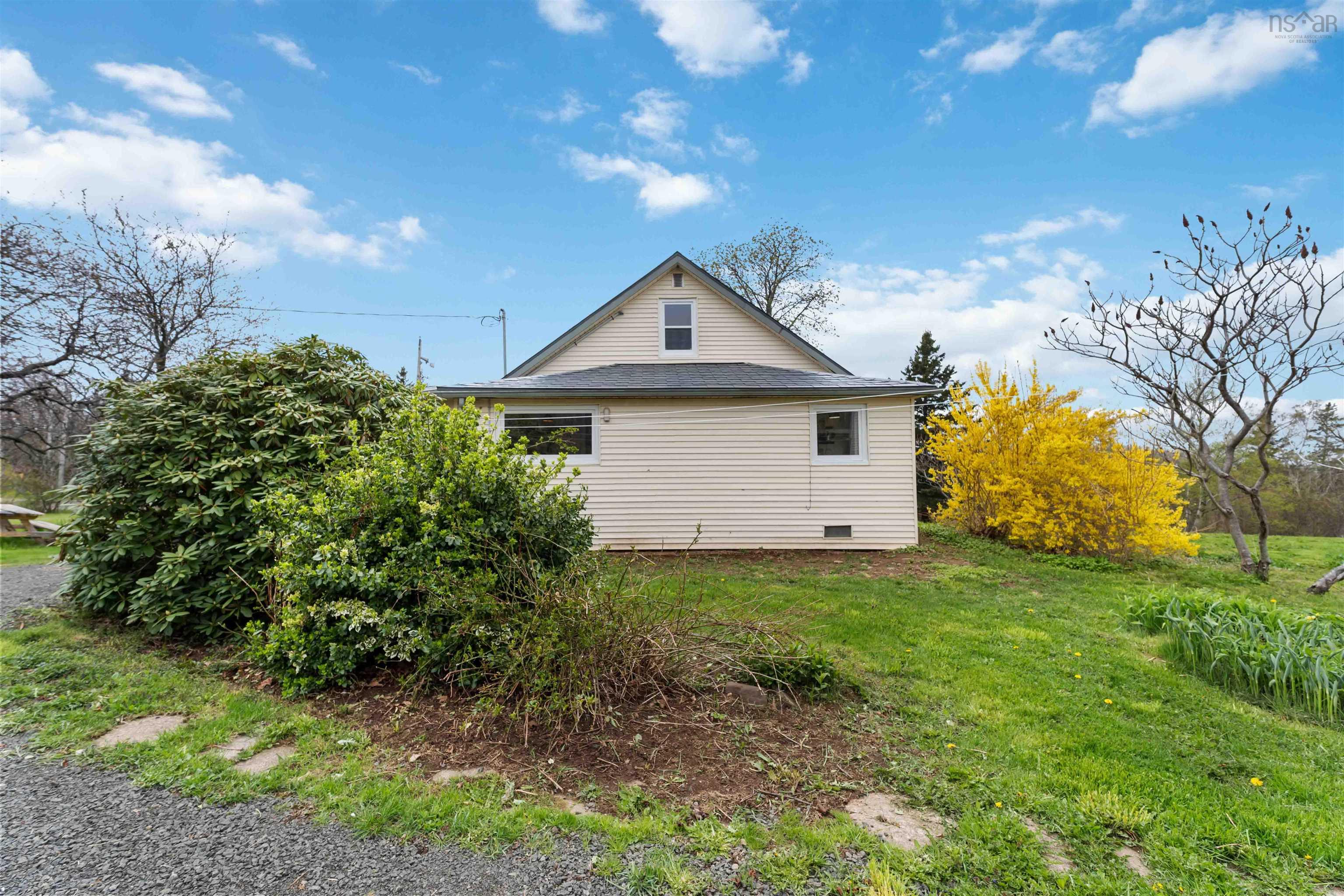$339,000.00: 1898 Hampton Mountain Road, Hampton