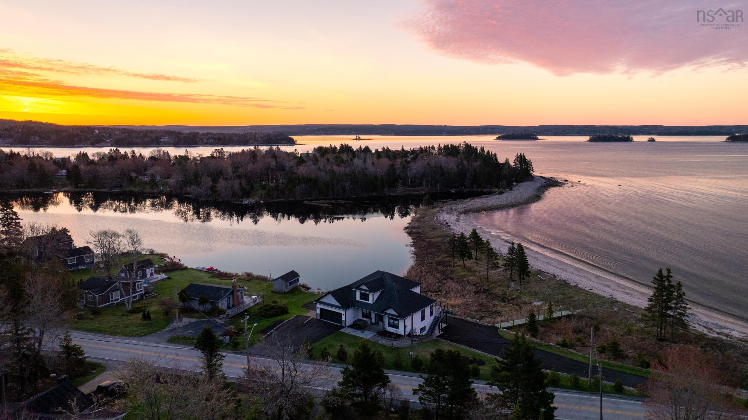 $1,850,000.00: 8286 St. Margarets Bay Road, Black Point