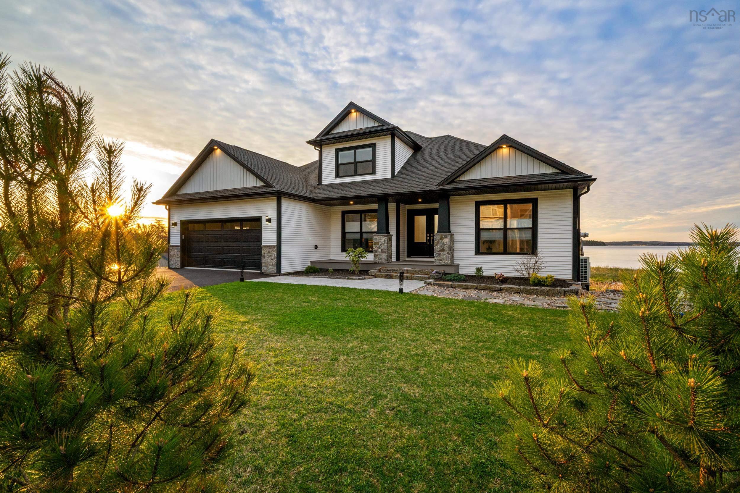 $1,850,000.00: 8286 St. Margarets Bay Road, Black Point