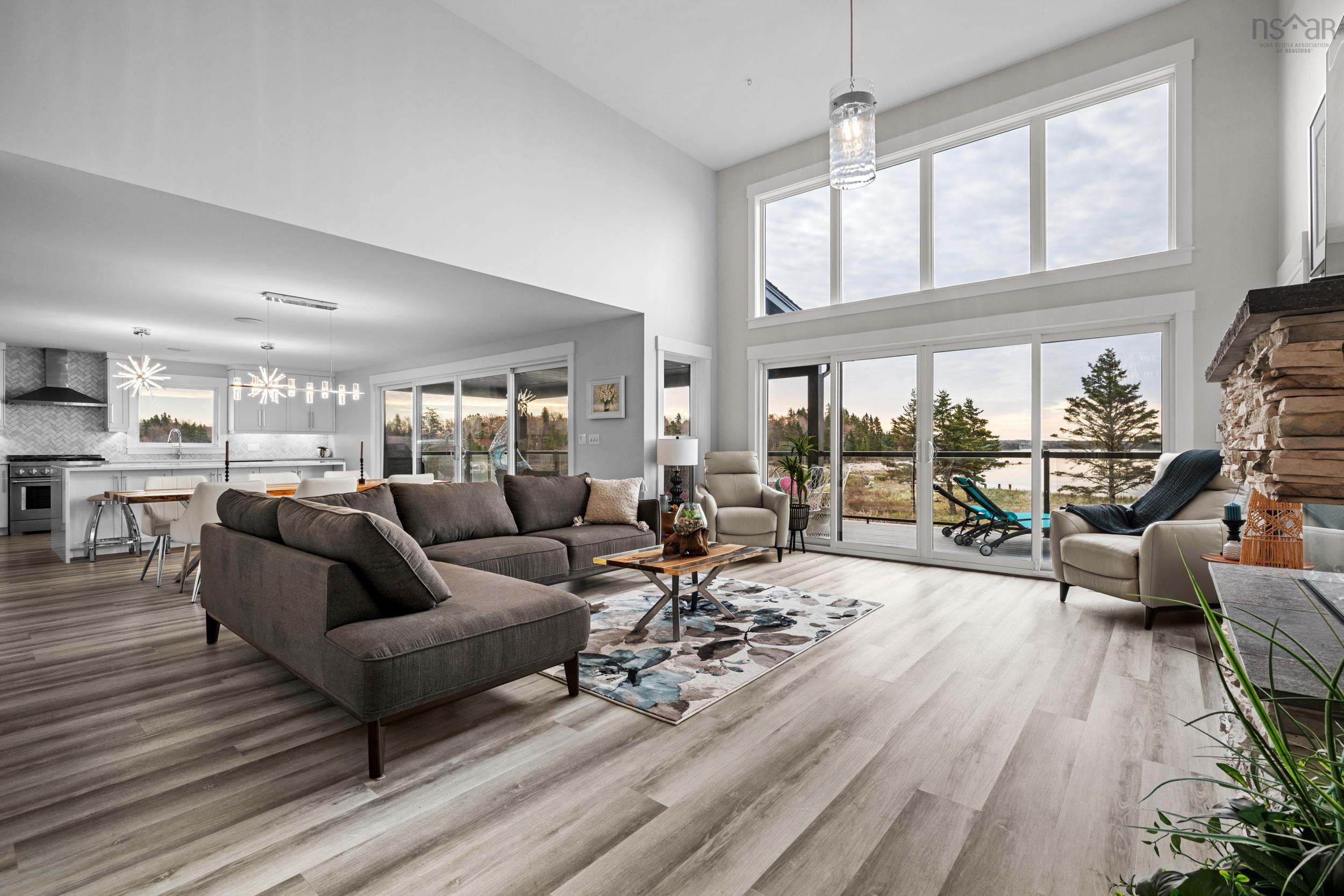 $1,850,000.00: 8286 St. Margarets Bay Road, Black Point
