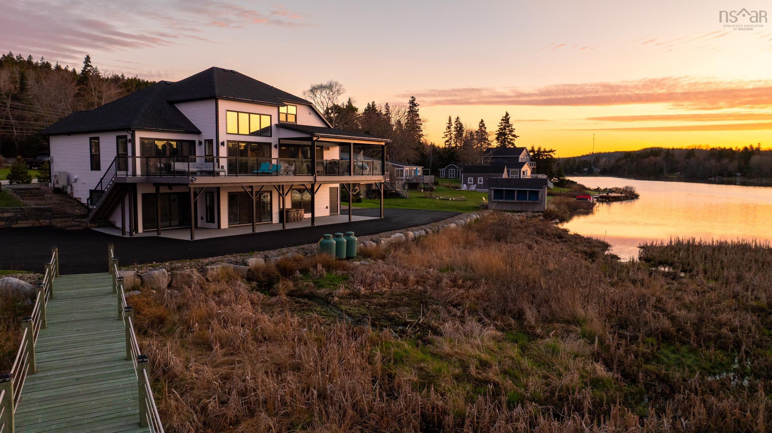 $1,850,000.00: 8286 St. Margarets Bay Road, Black Point