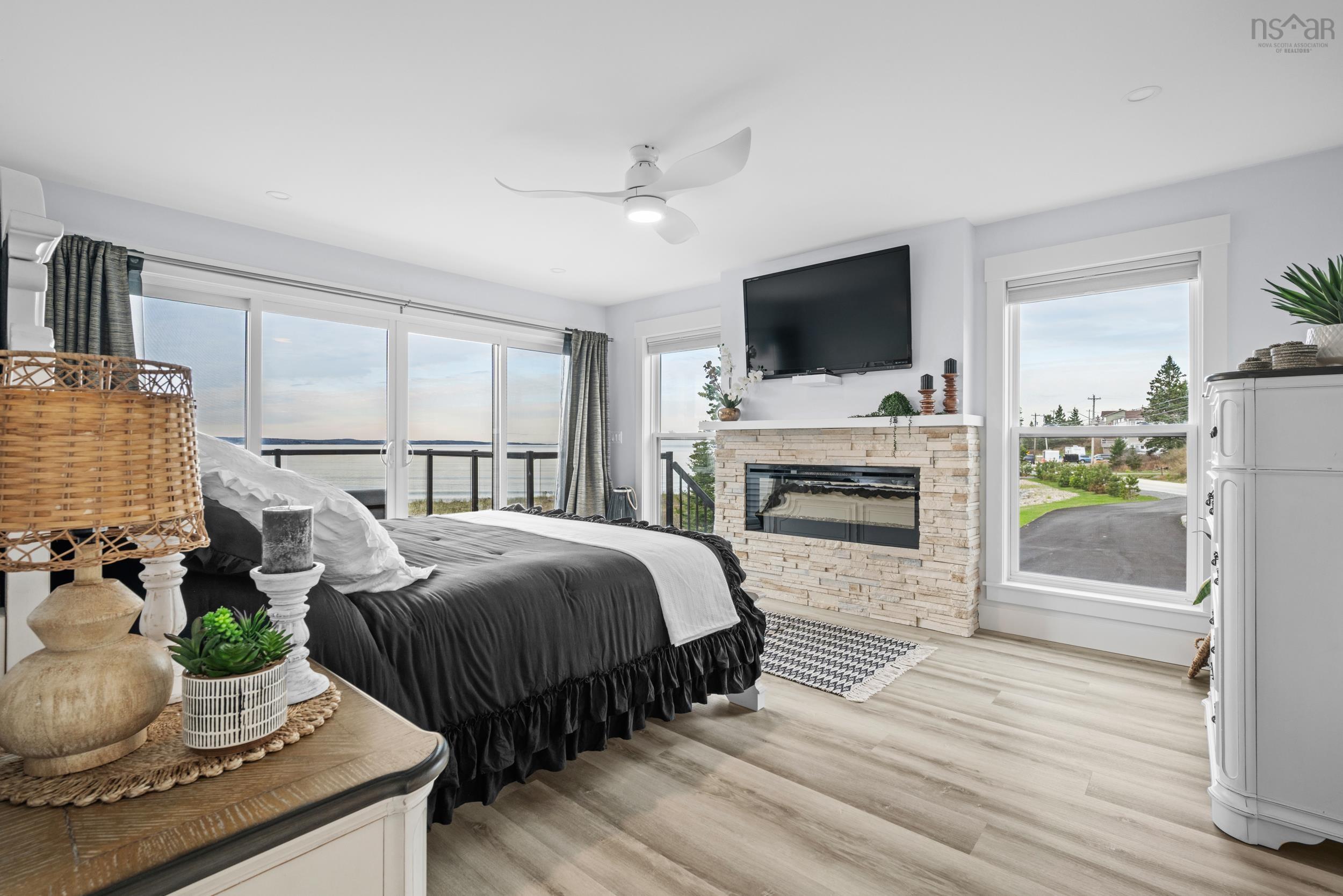 $1,850,000.00: 8286 St. Margarets Bay Road, Black Point