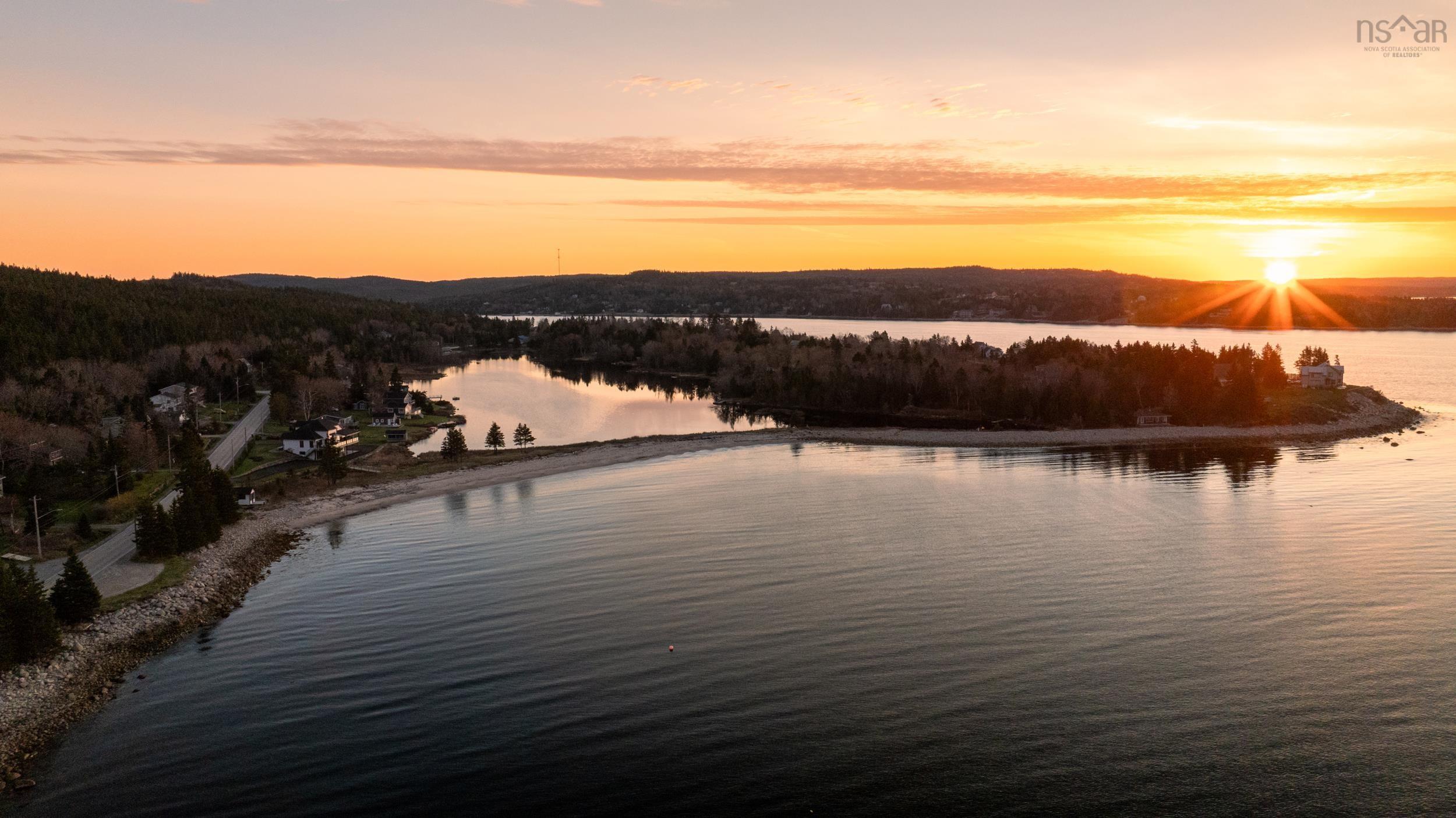 $1,850,000.00: 8286 St. Margarets Bay Road, Black Point