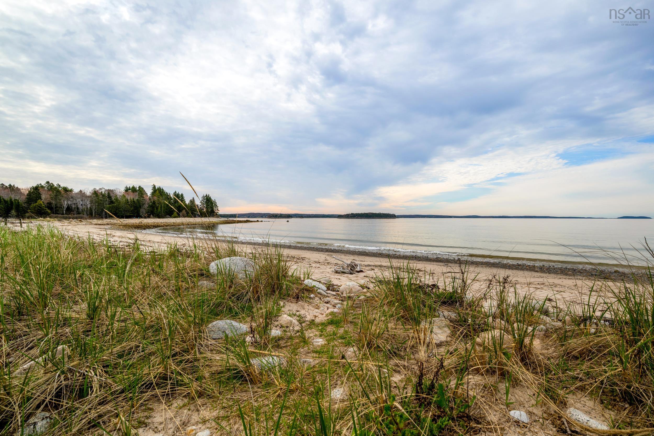 $1,850,000.00: 8286 St. Margarets Bay Road, Black Point