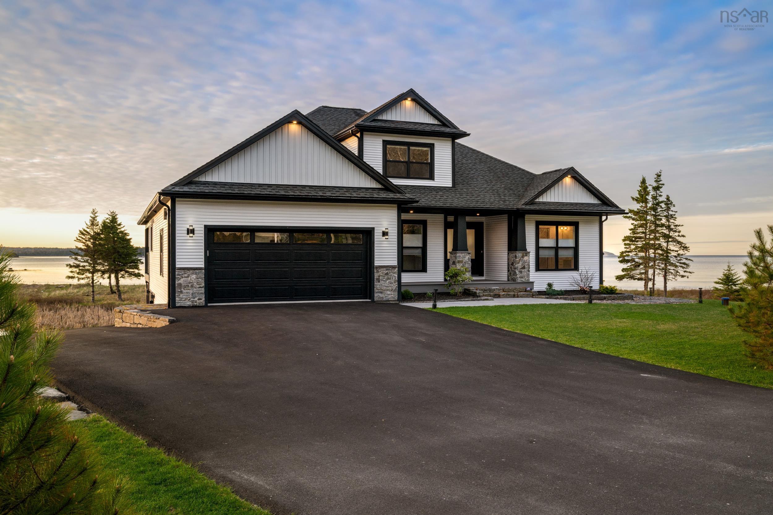 $1,850,000.00: 8286 St. Margarets Bay Road, Black Point