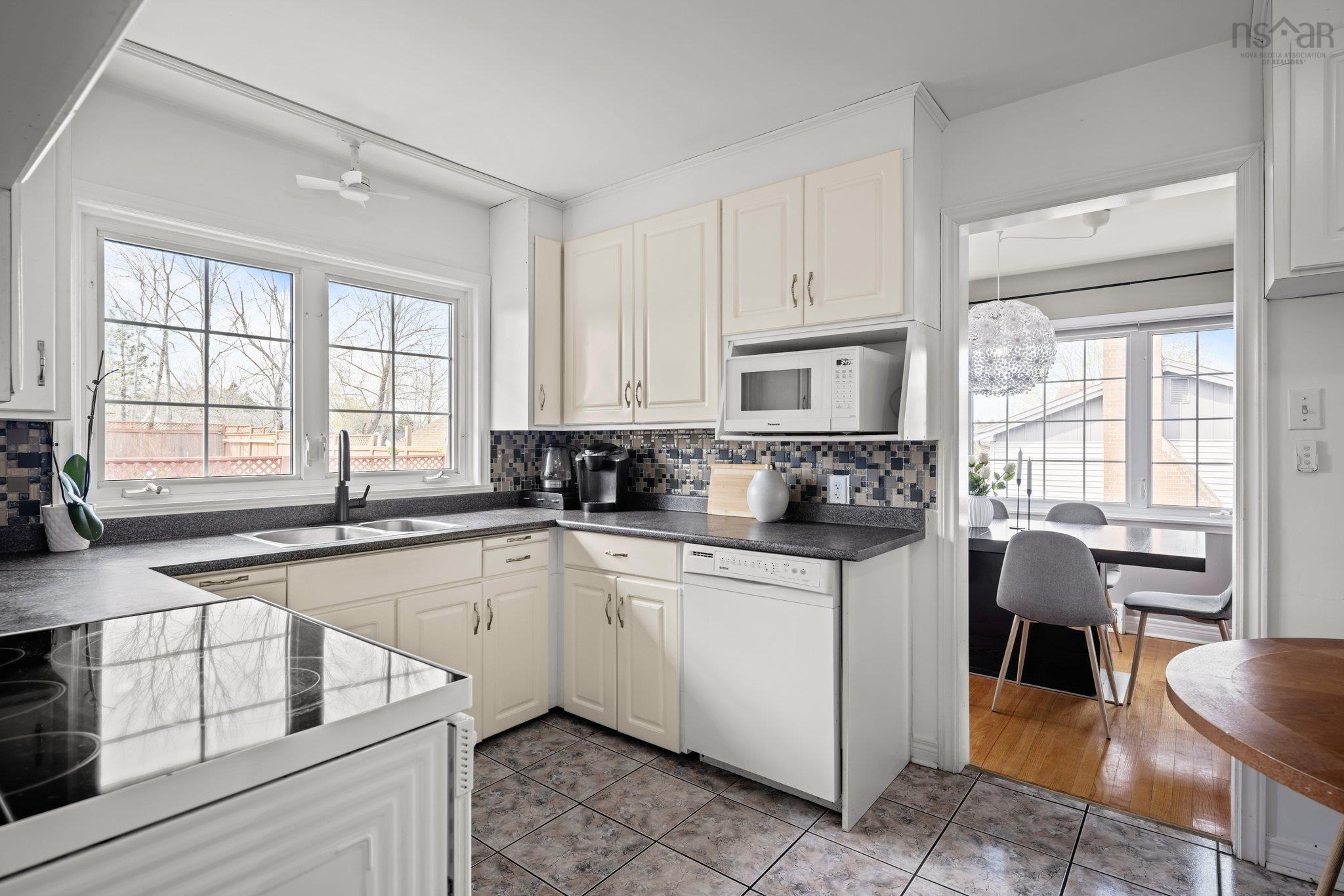 $559,900.00: 28 Beaver Bank Road, Lower Sackville