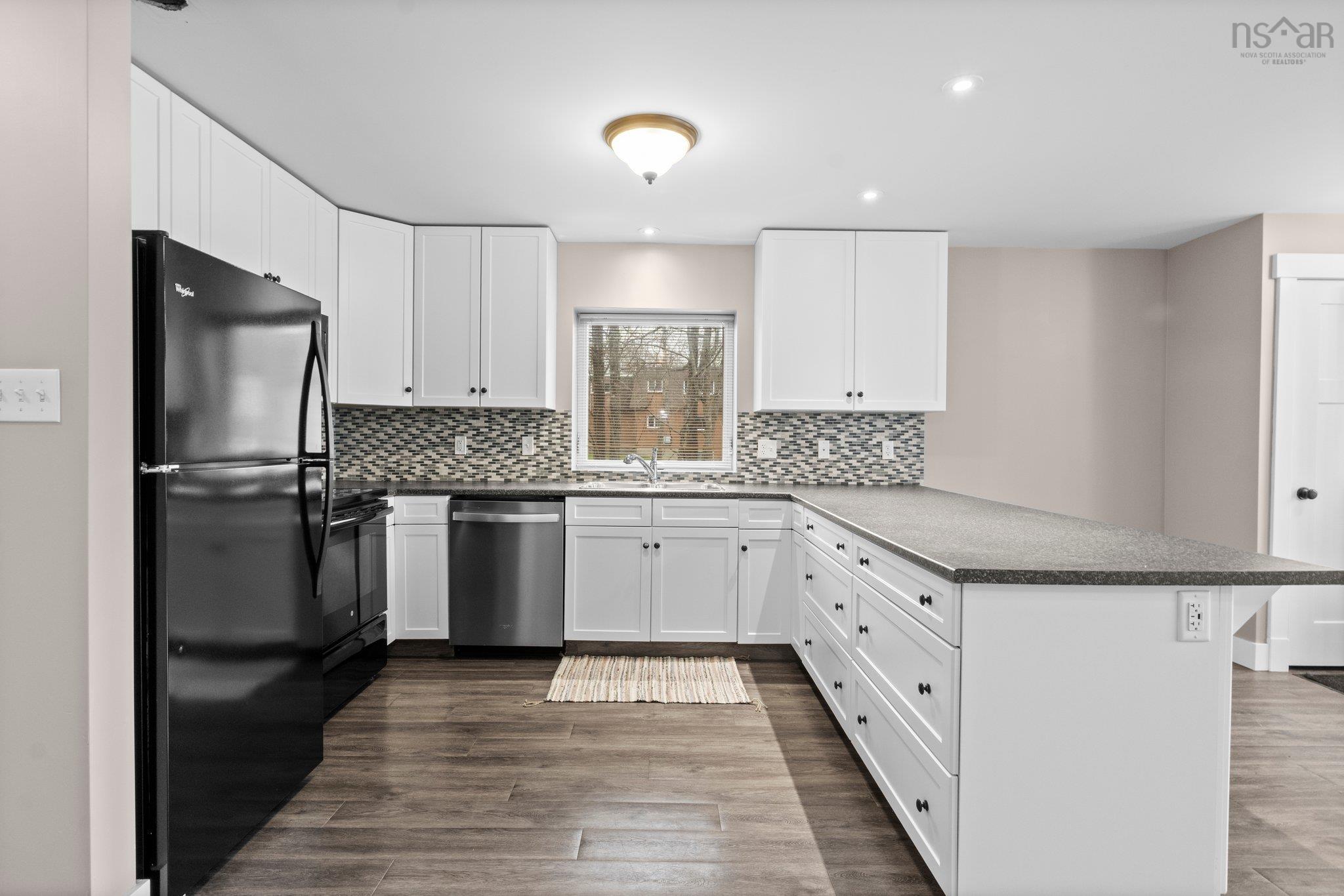 $499,900.00: 394 Rocky Lake Drive, Bedford