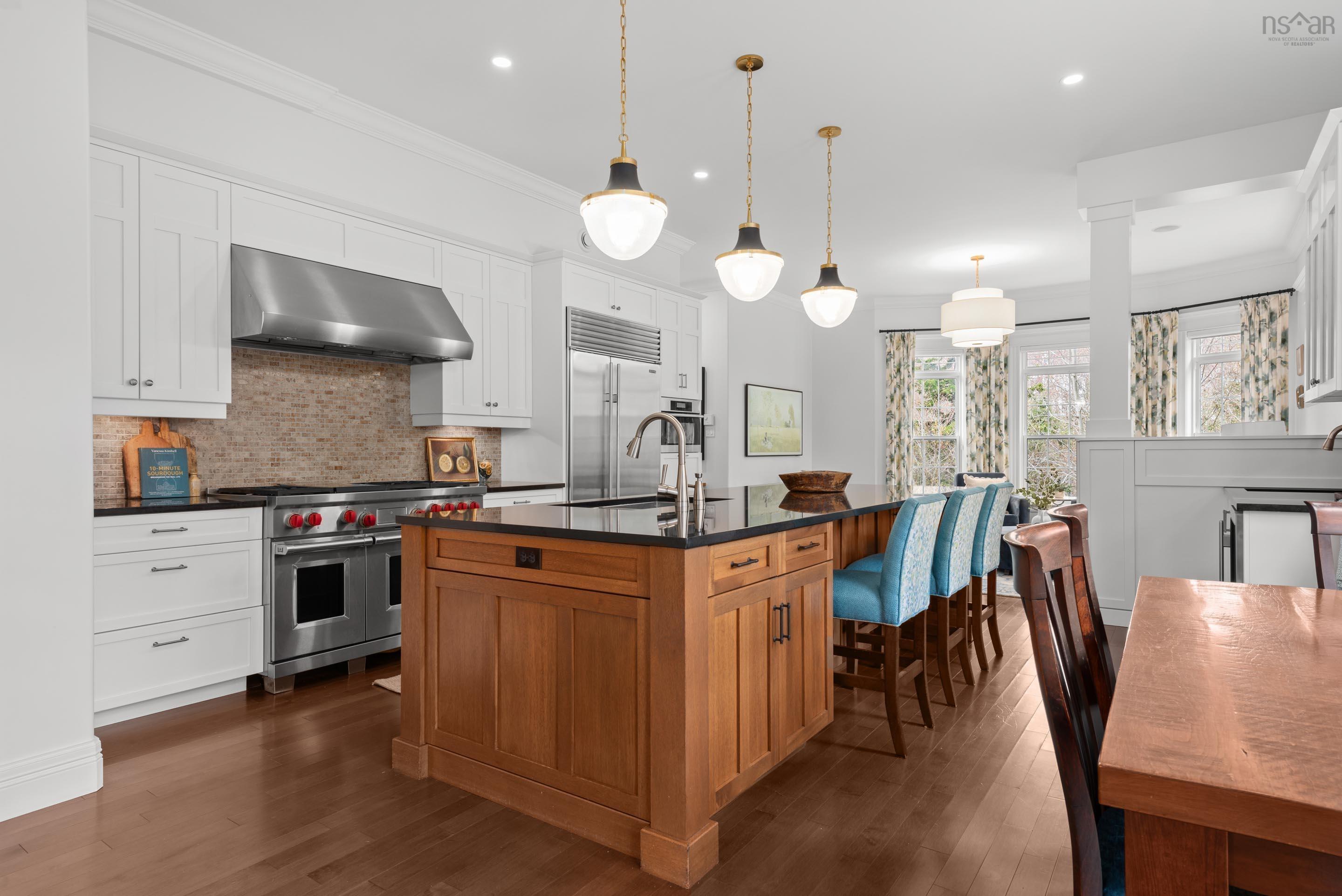 $1,950,000.00: 48 Pinehaven Drive, Halifax