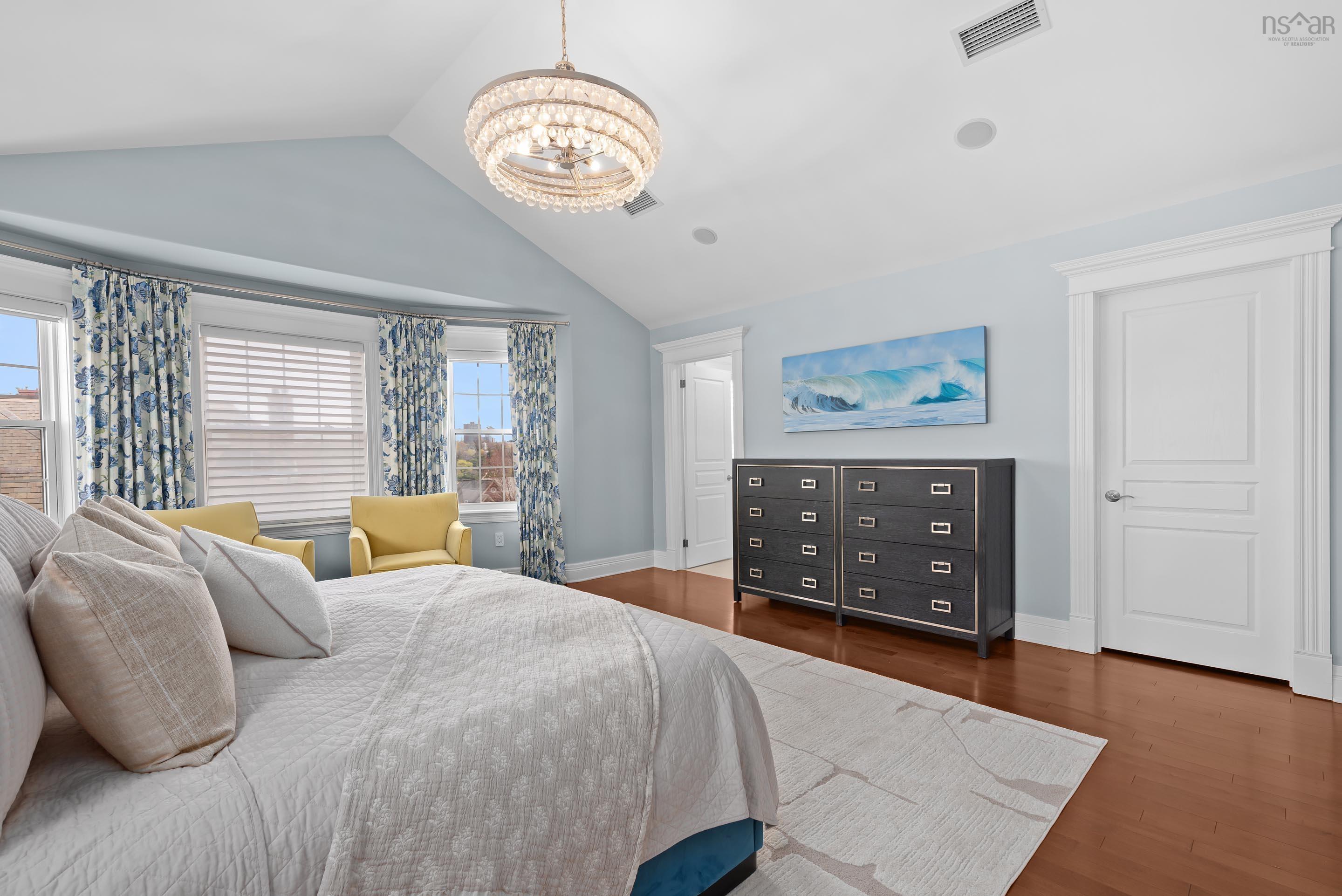 $1,950,000.00: 48 Pinehaven Drive, Halifax
