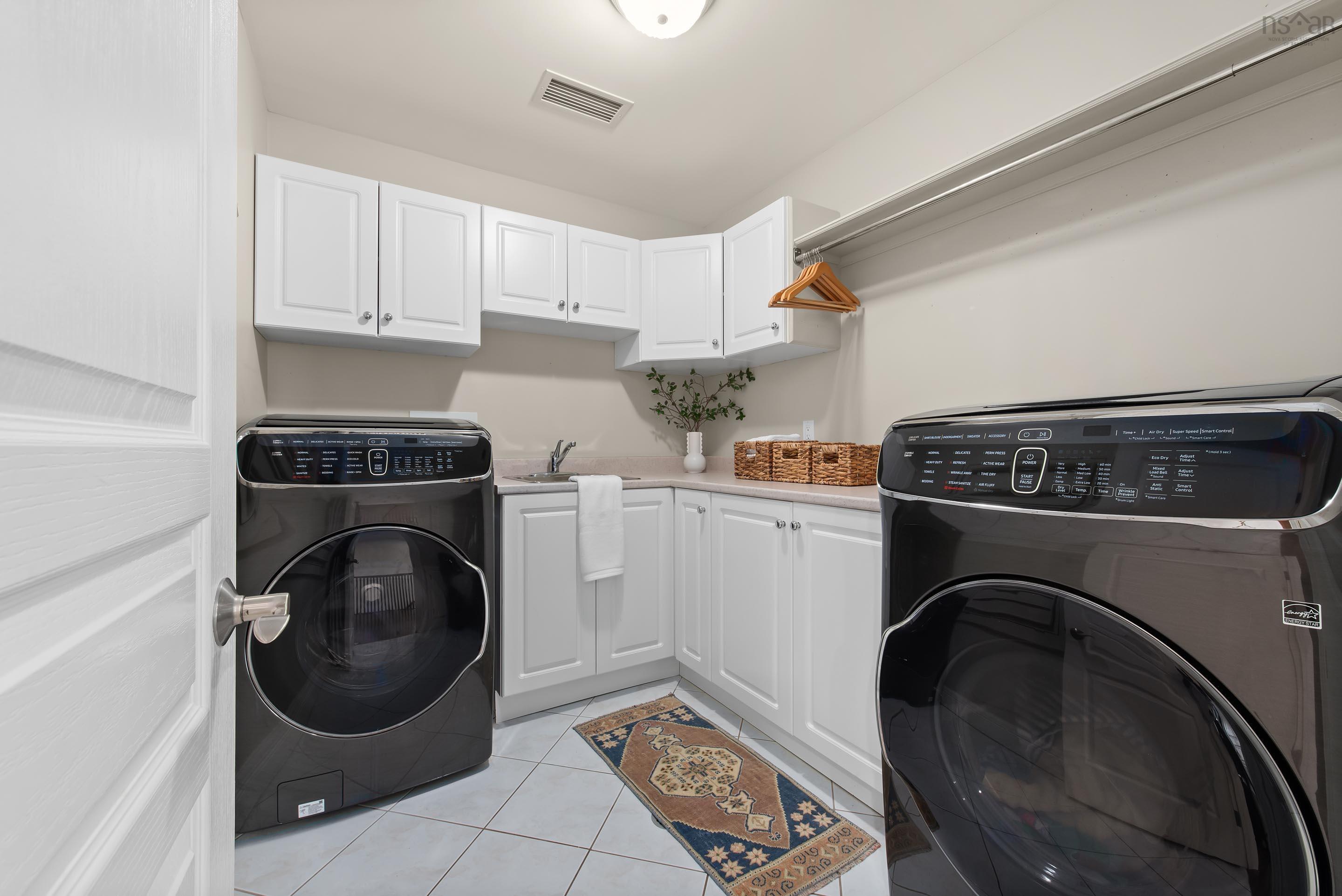 $1,950,000.00: 48 Pinehaven Drive, Halifax
