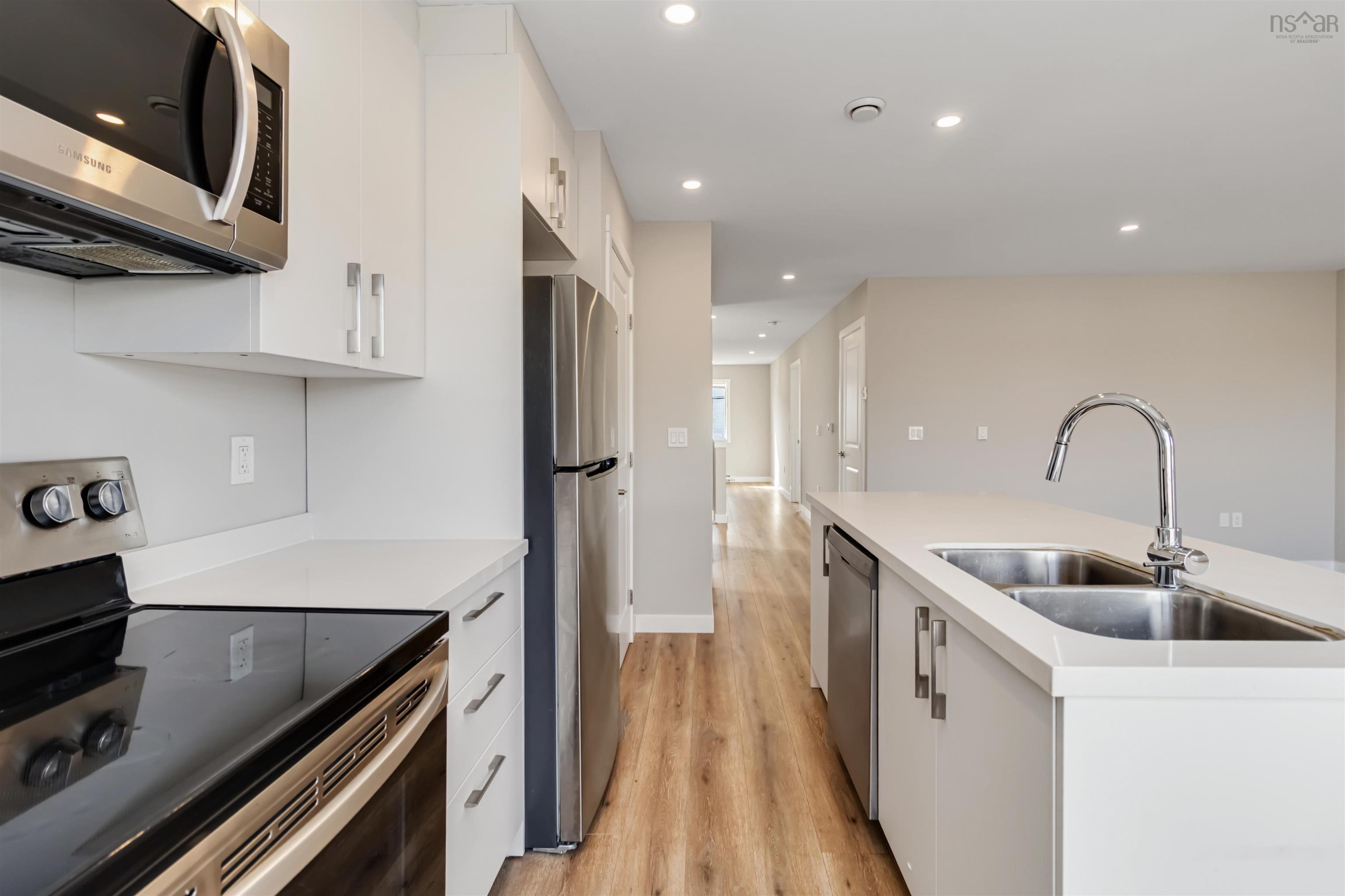 $559,900.00: 83 Golden Way, Halifax