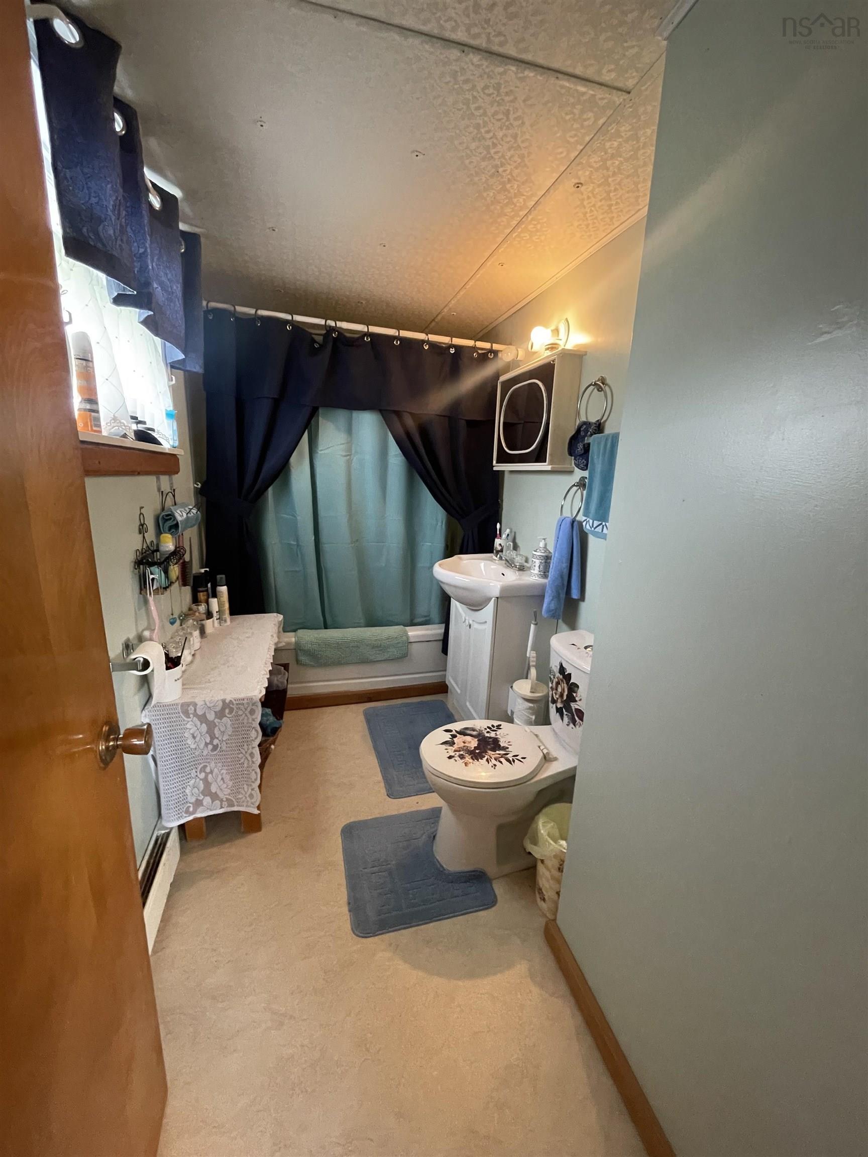 $154,999.00: 702 Centreville, South Side Road, South Side