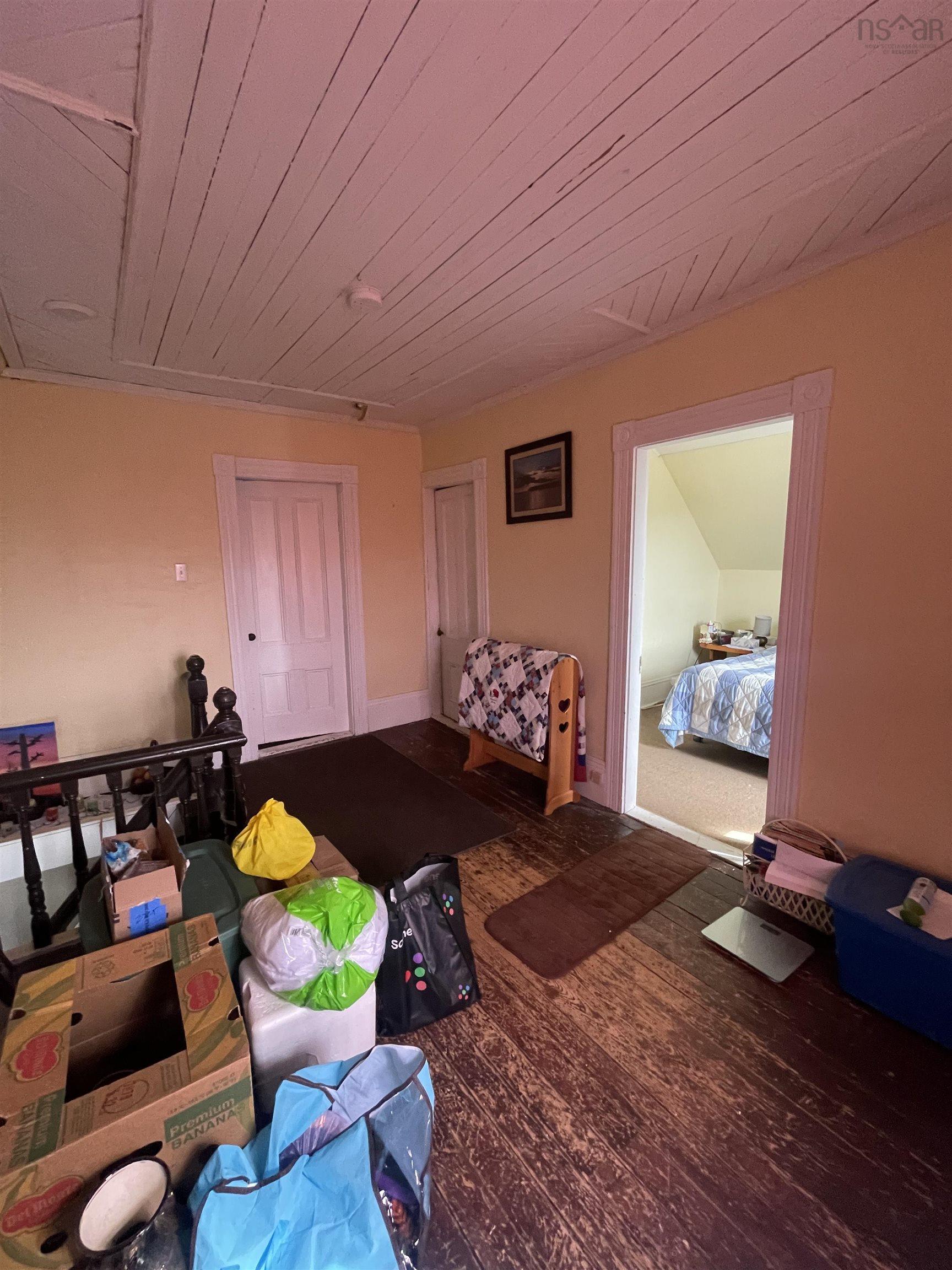 $154,999.00: 702 Centreville, South Side Road, South Side