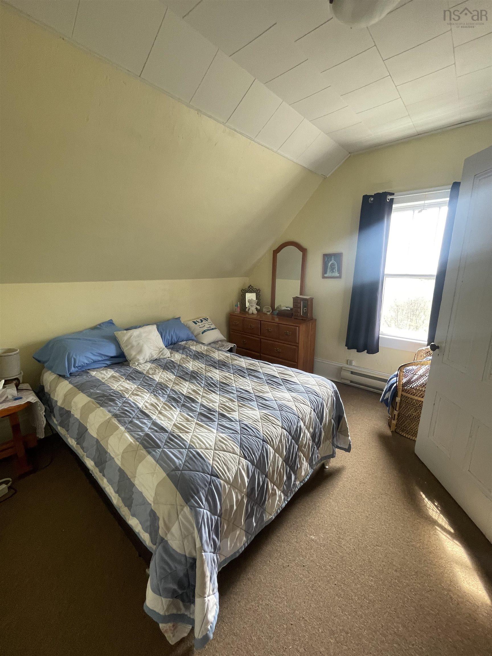 $154,999.00: 702 Centreville, South Side Road, South Side