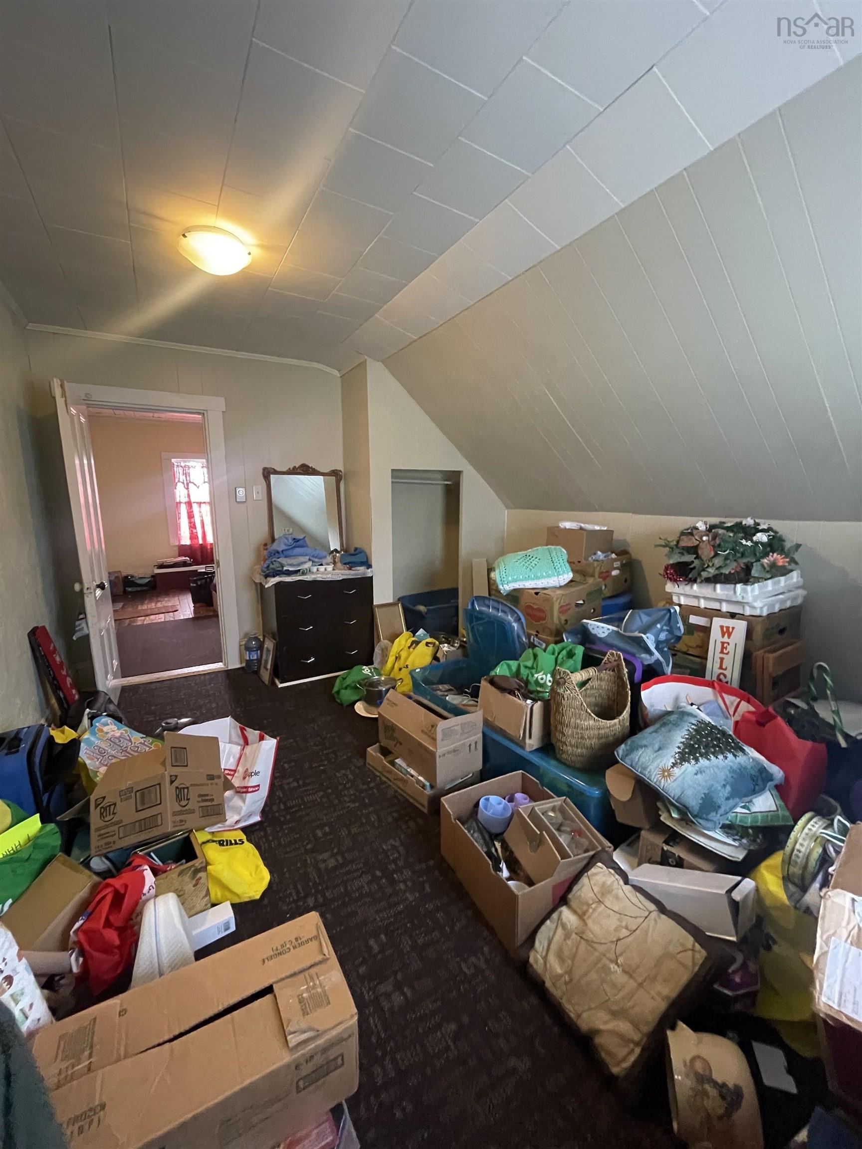 $154,999.00: 702 Centreville, South Side Road, South Side