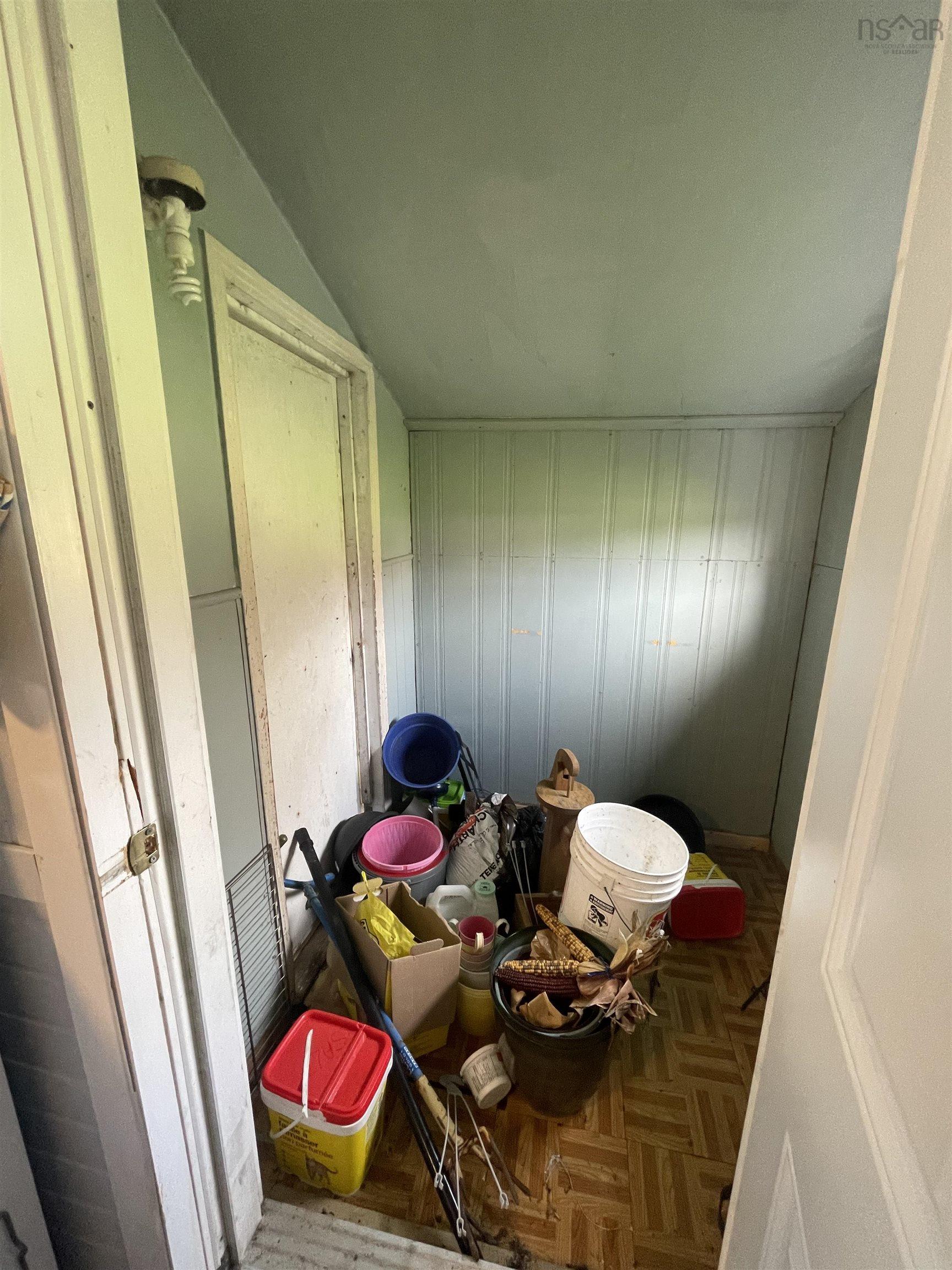 $154,999.00: 702 Centreville, South Side Road, South Side