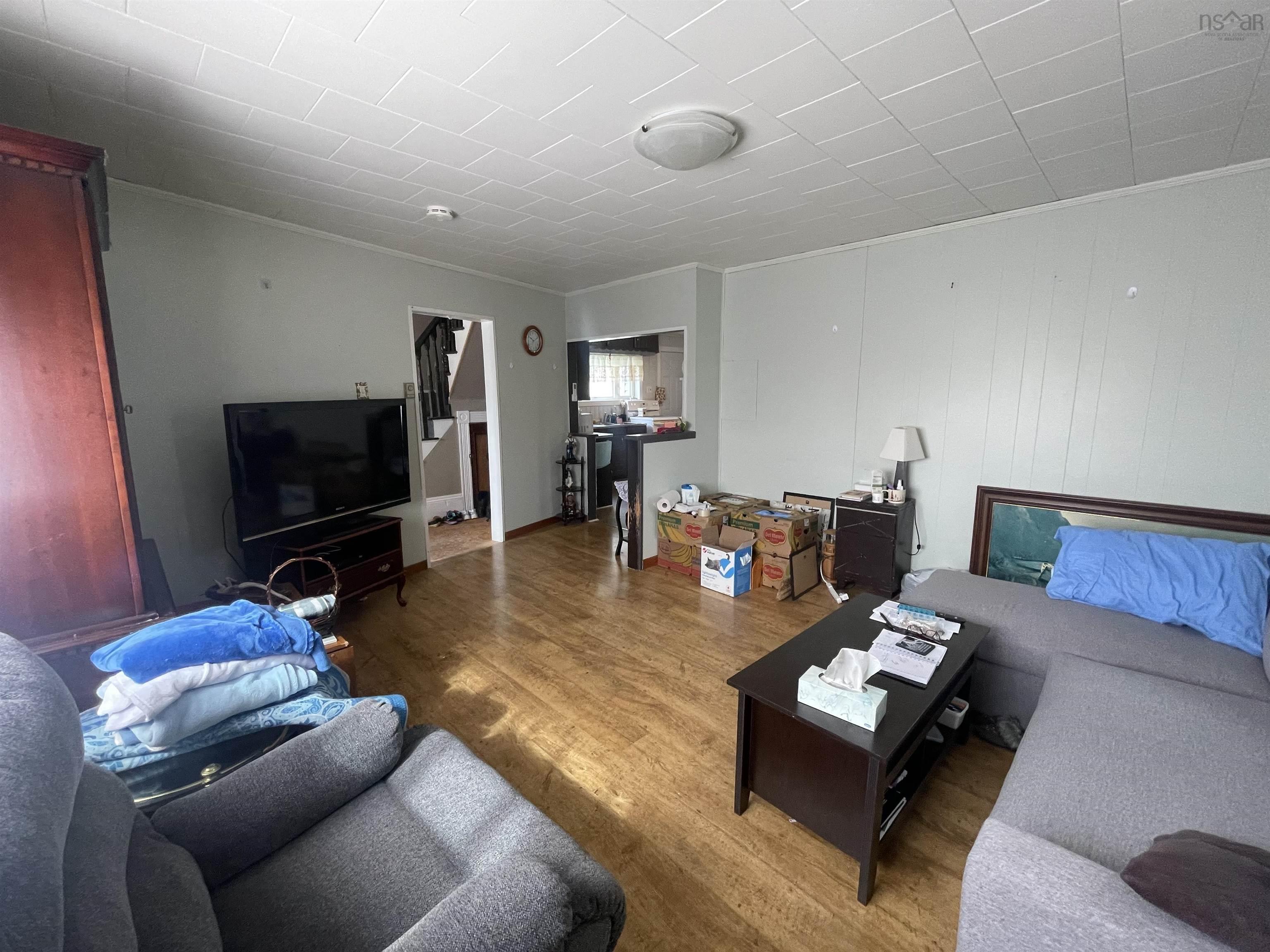 $154,999.00: 702 Centreville, South Side Road, South Side