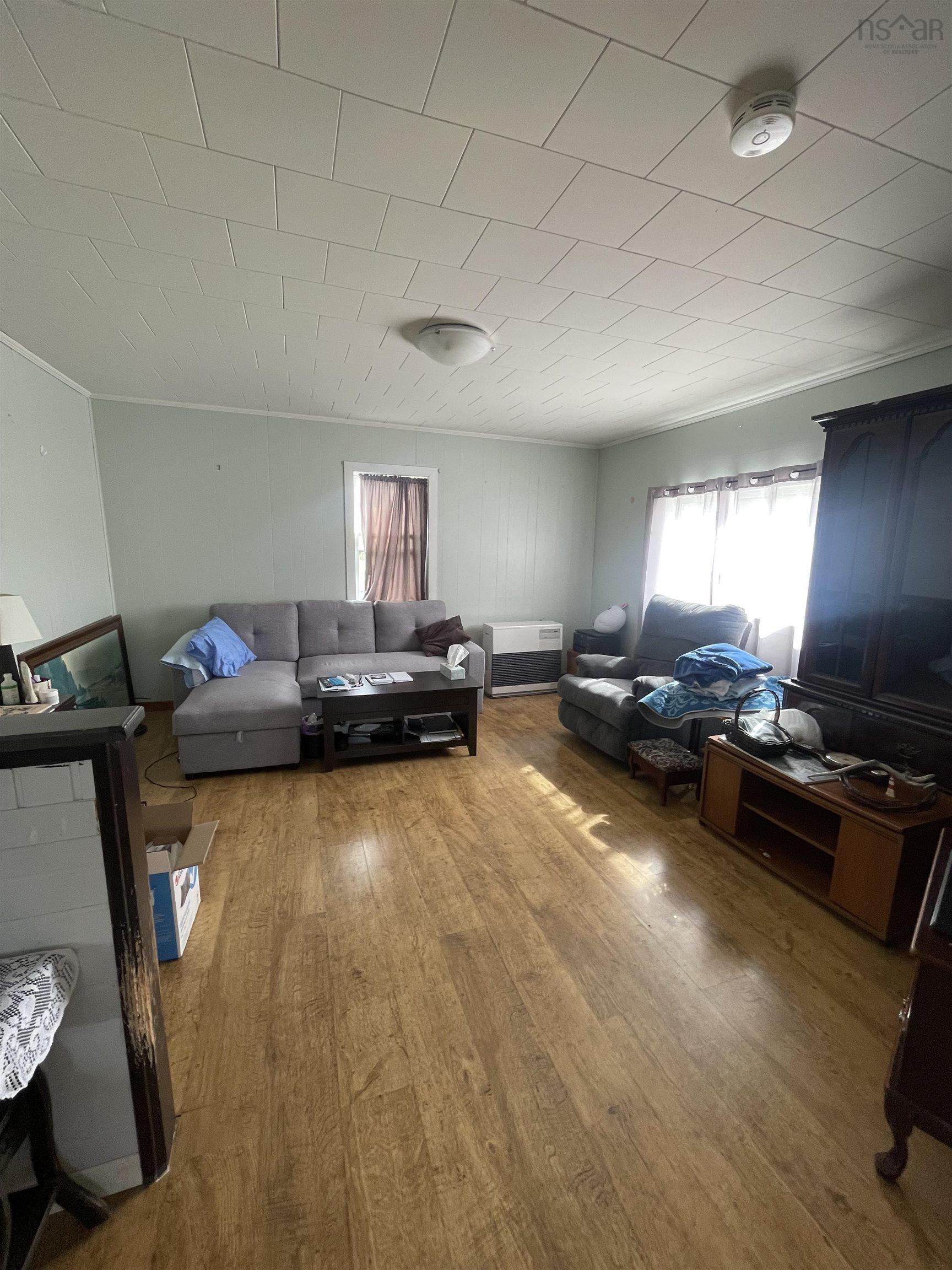 $154,999.00: 702 Centreville, South Side Road, South Side