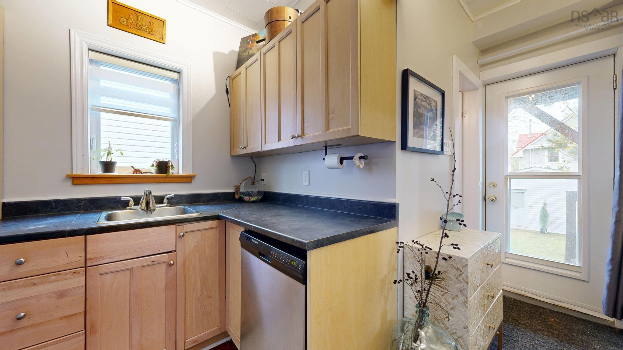 $699,900.00: 2026 Kline Street, Halifax