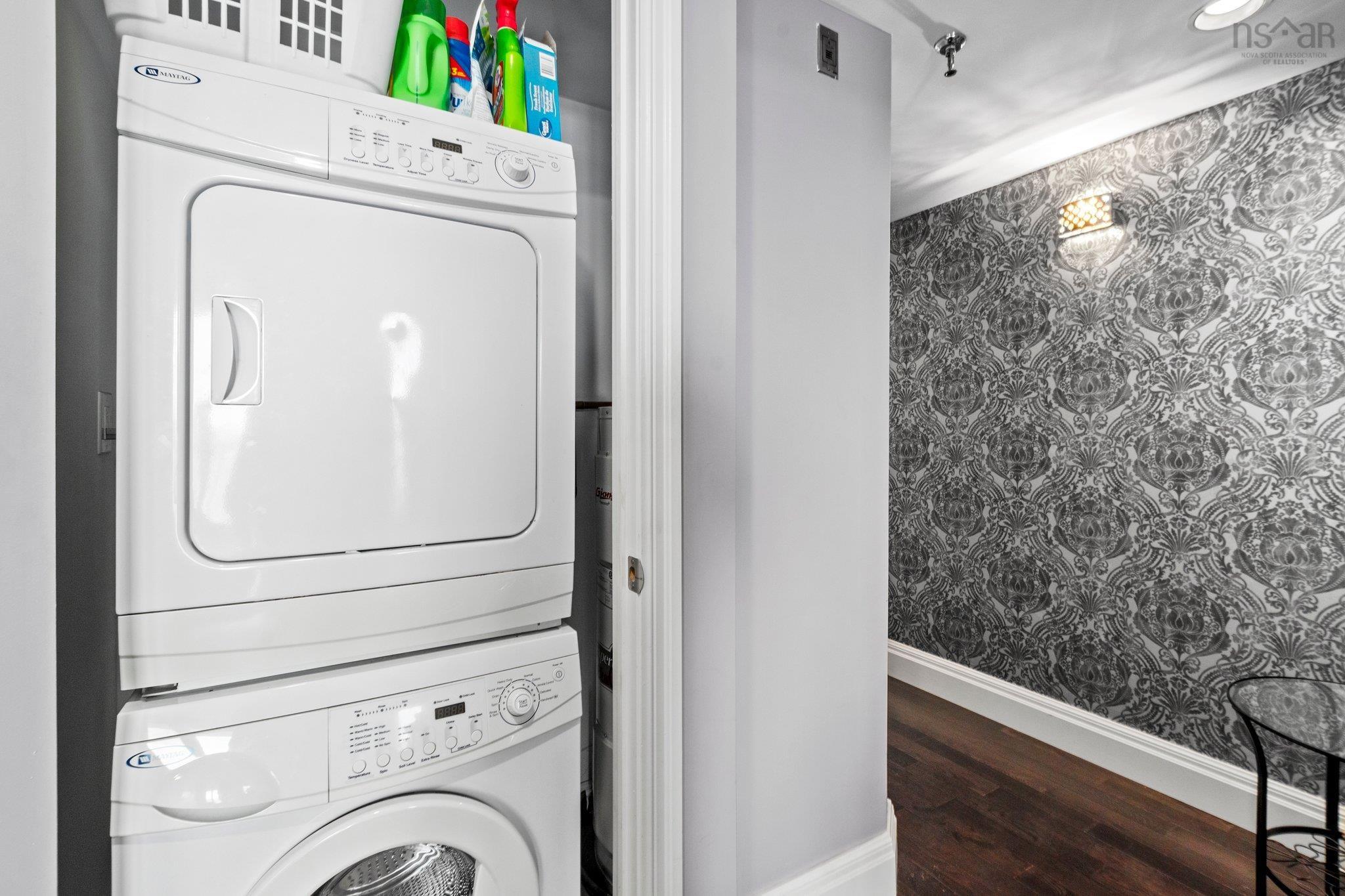 $389,900.00: 822 45 Vimy, Halifax