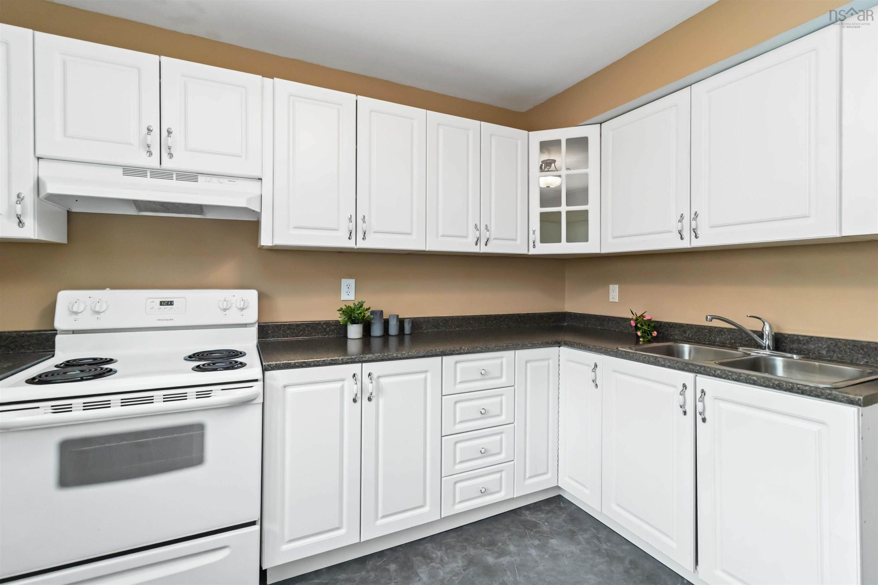 $429,900.00: 4 Forestside Crescent, Halifax