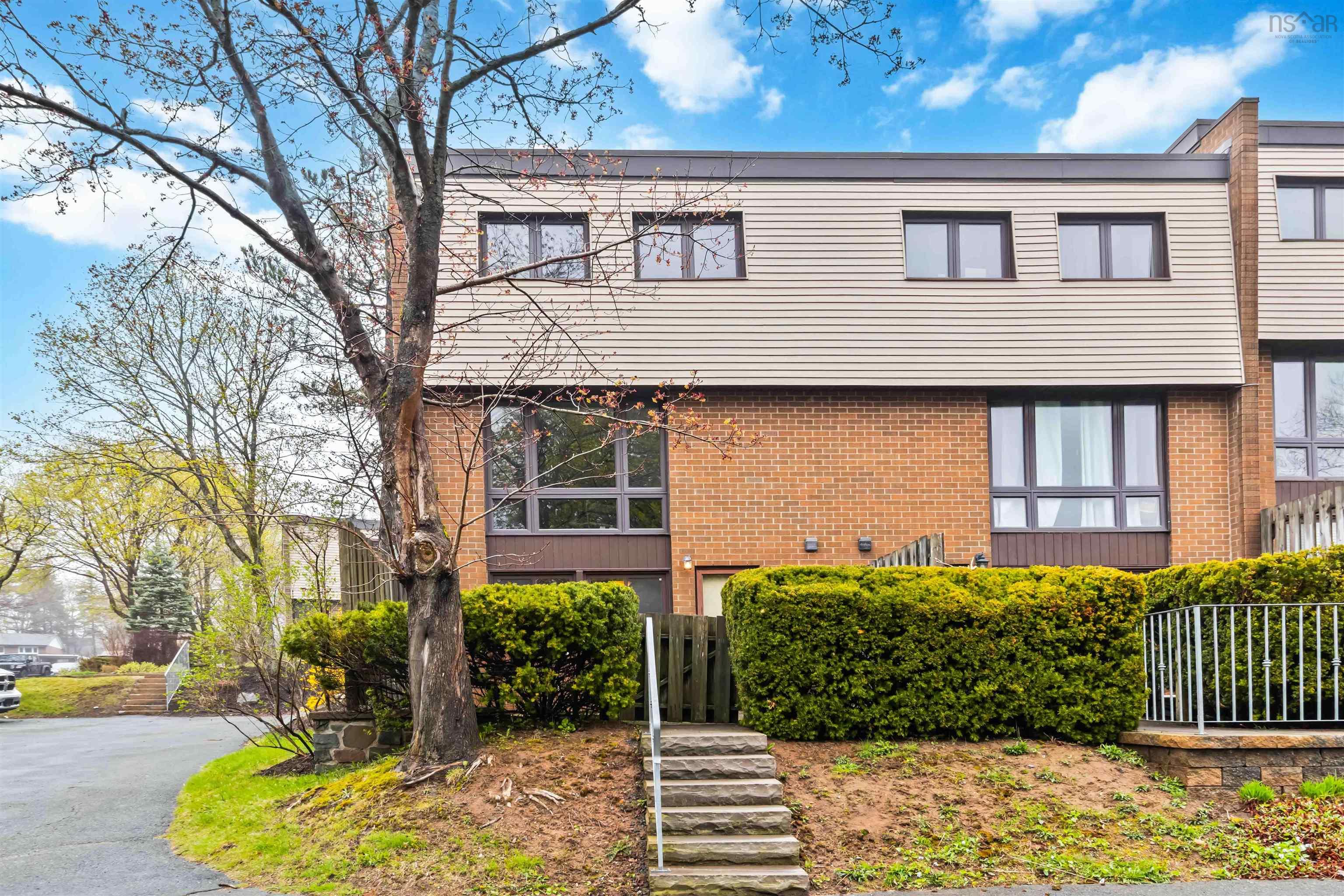 $429,900.00: 4 Forestside Crescent, Halifax