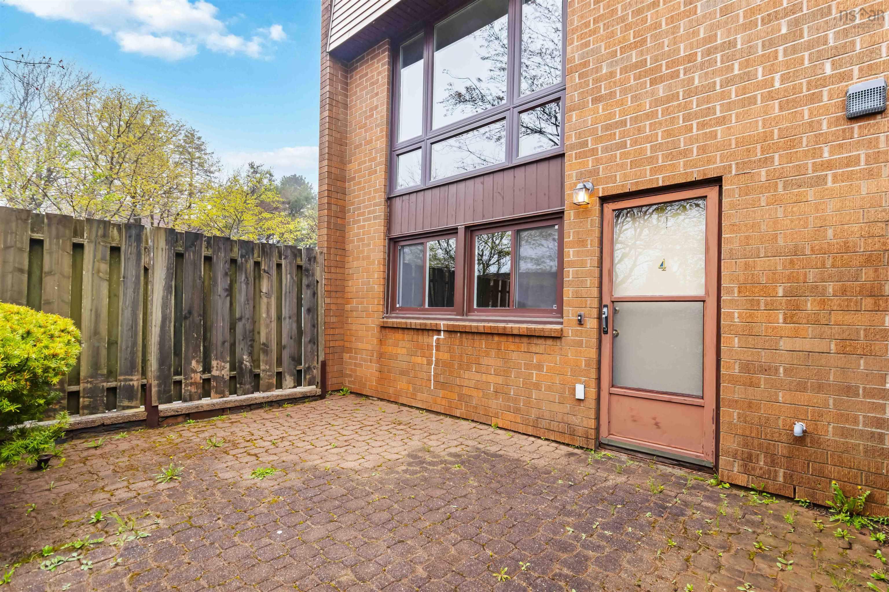 $429,900.00: 4 Forestside Crescent, Halifax