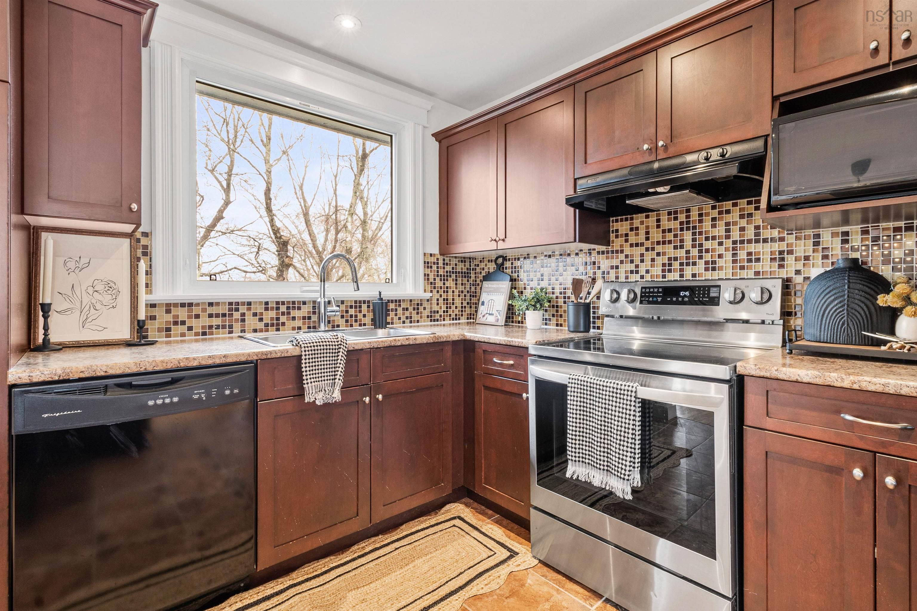 $549,900.00: 9 Gourok Avenue, Dartmouth
