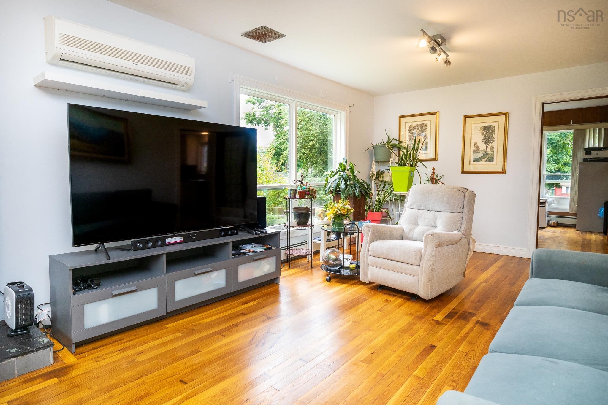 $430,000.00: 79 Whitney Avenue, Sydney