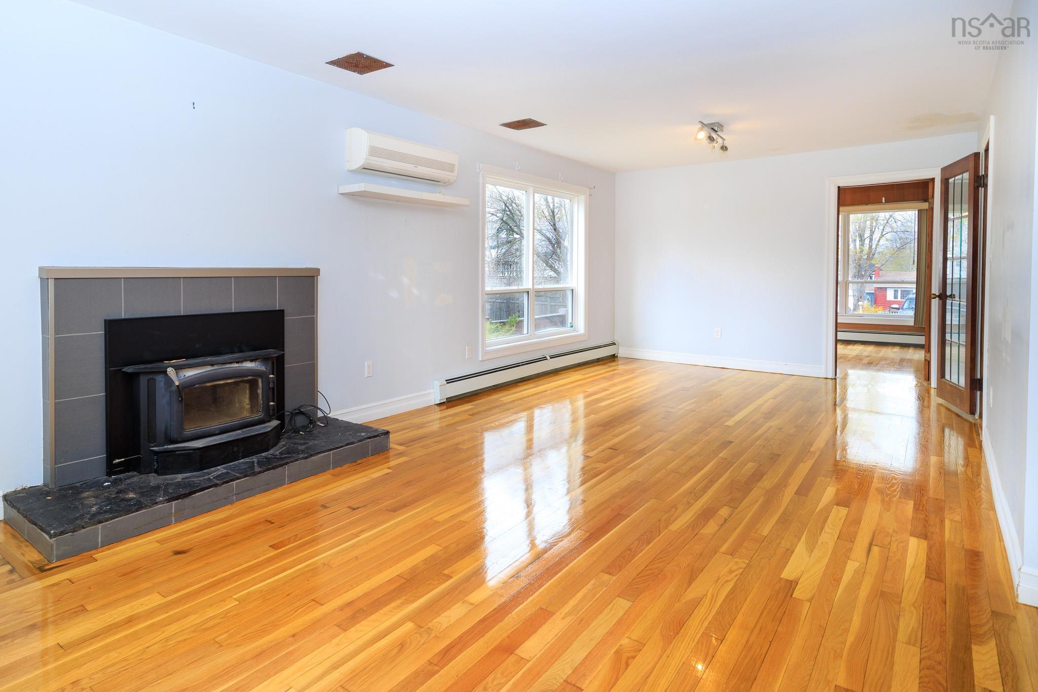 $430,000.00: 79 Whitney Avenue, Sydney