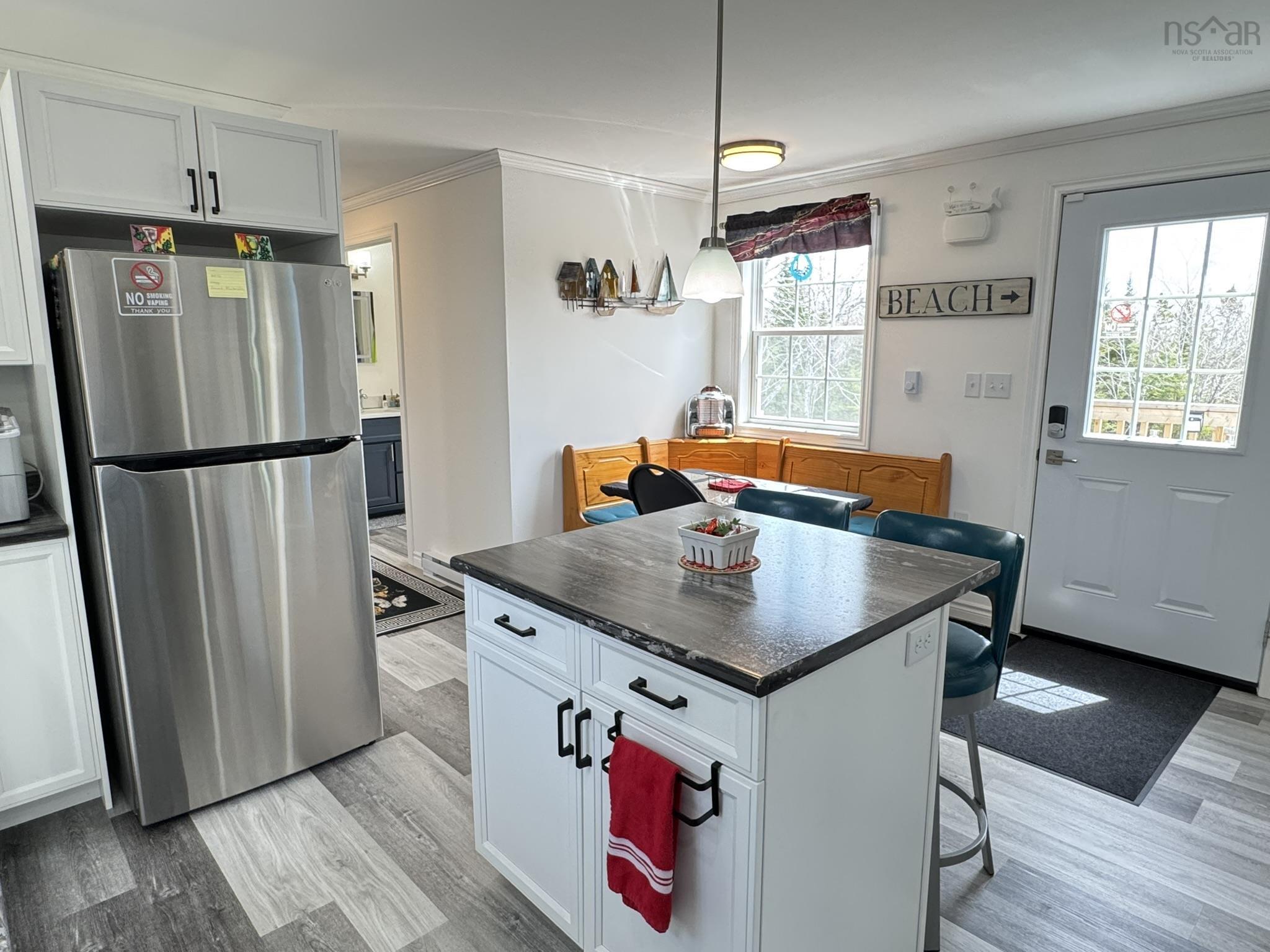 $574,900.00: 7714 Highway 3, Summerville Centre
