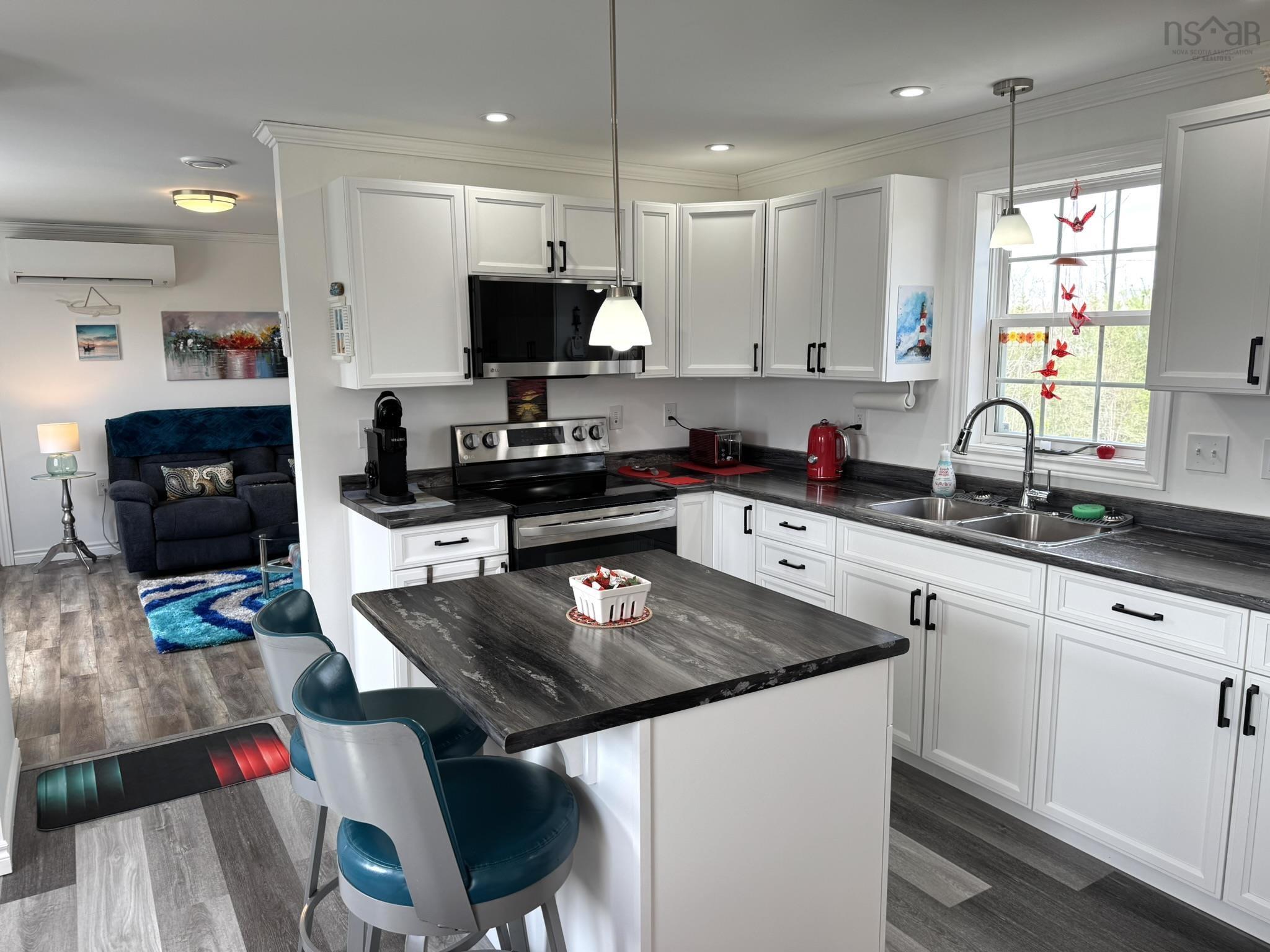 $574,900.00: 7714 Highway 3, Summerville Centre