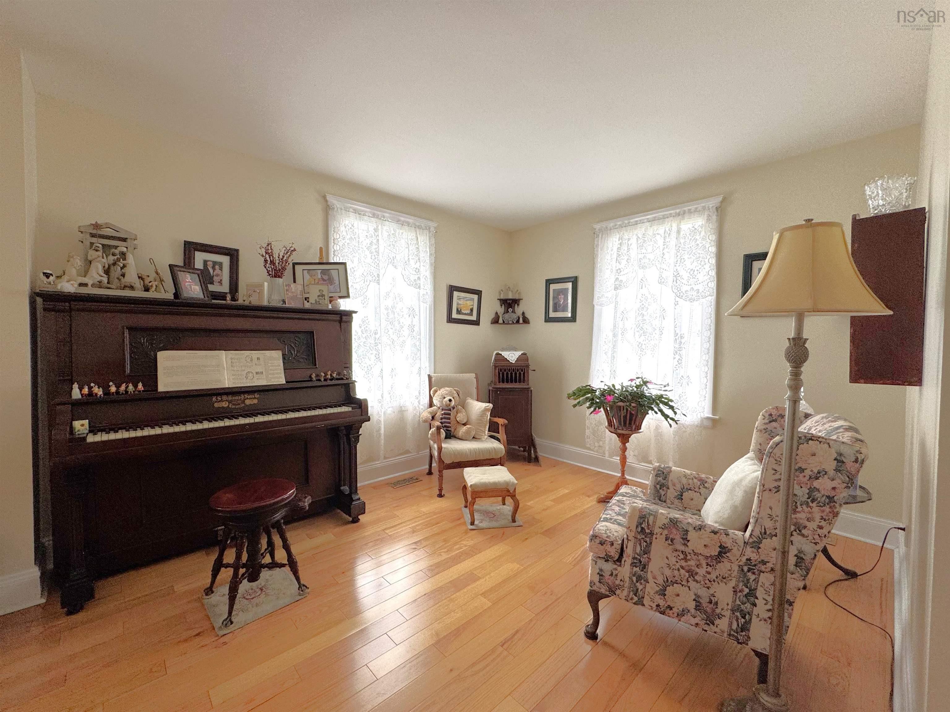 $399,000.00: 445 Willow Avenue, New Glasgow
